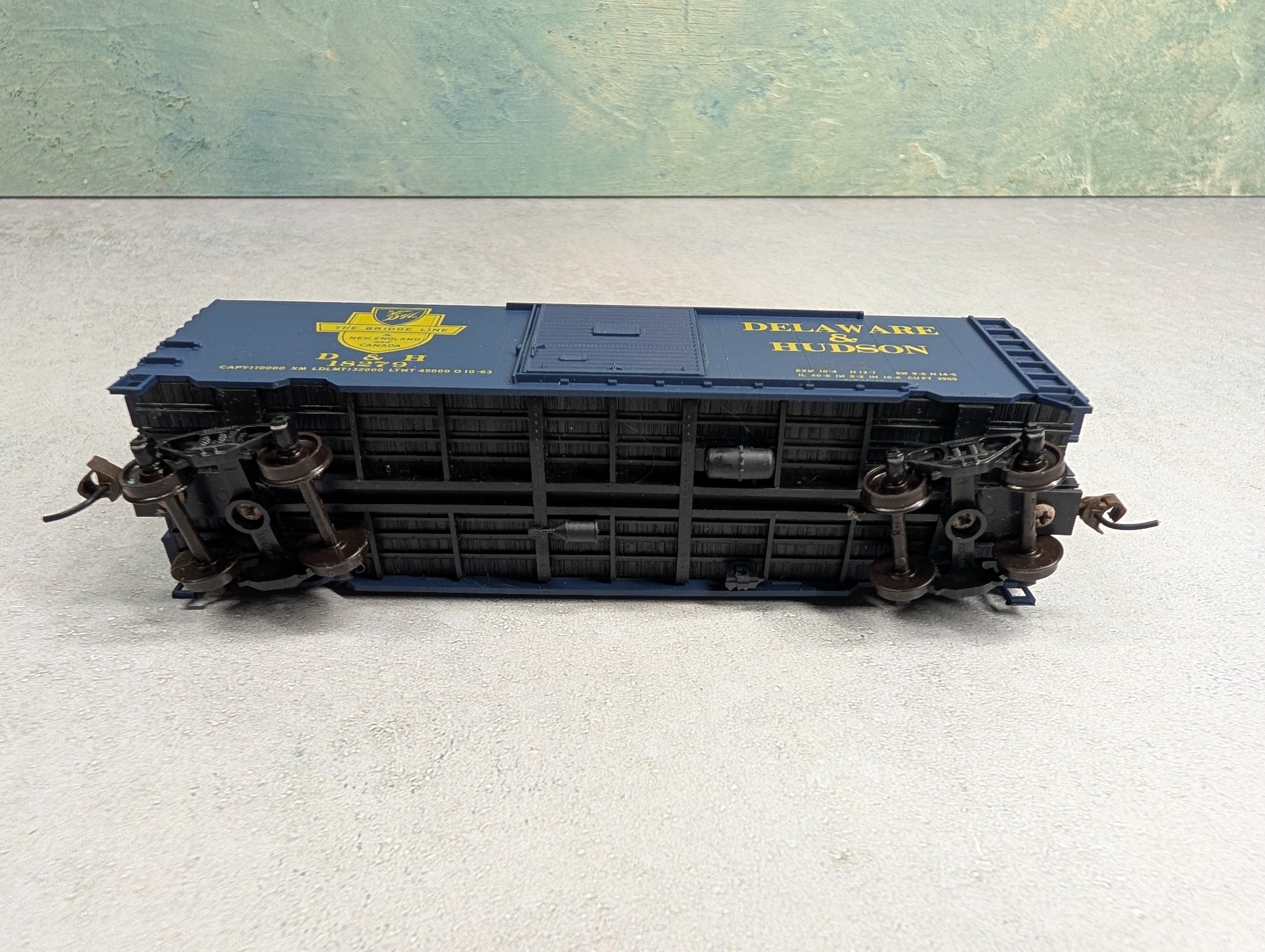 USED Accurail HO Scale 40' Box Car Delaware and Hudson D&H #18279