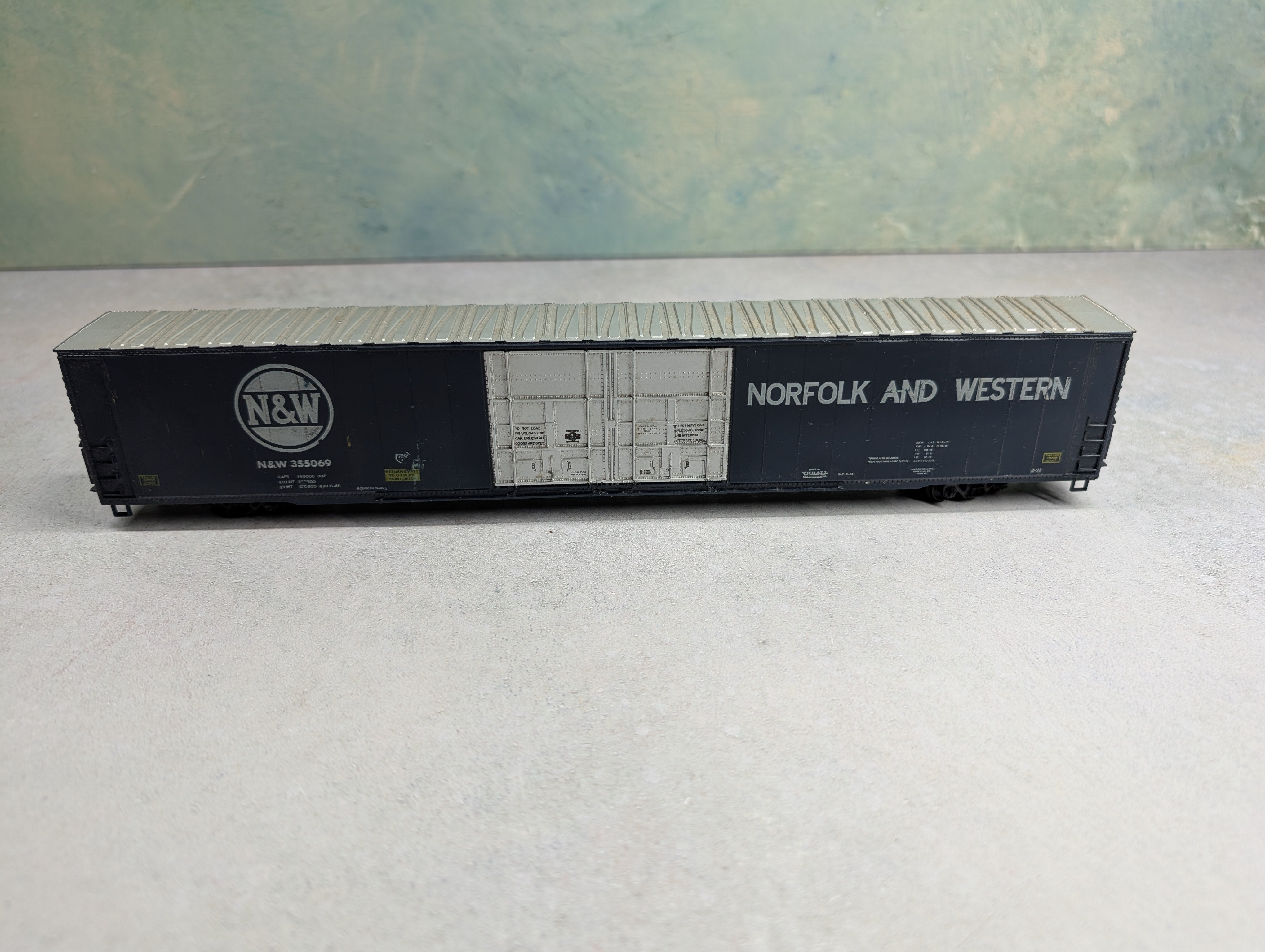USED Athearn HO Scale 86' Cushioned Car Box Car Norfolk & Western N&W #355069