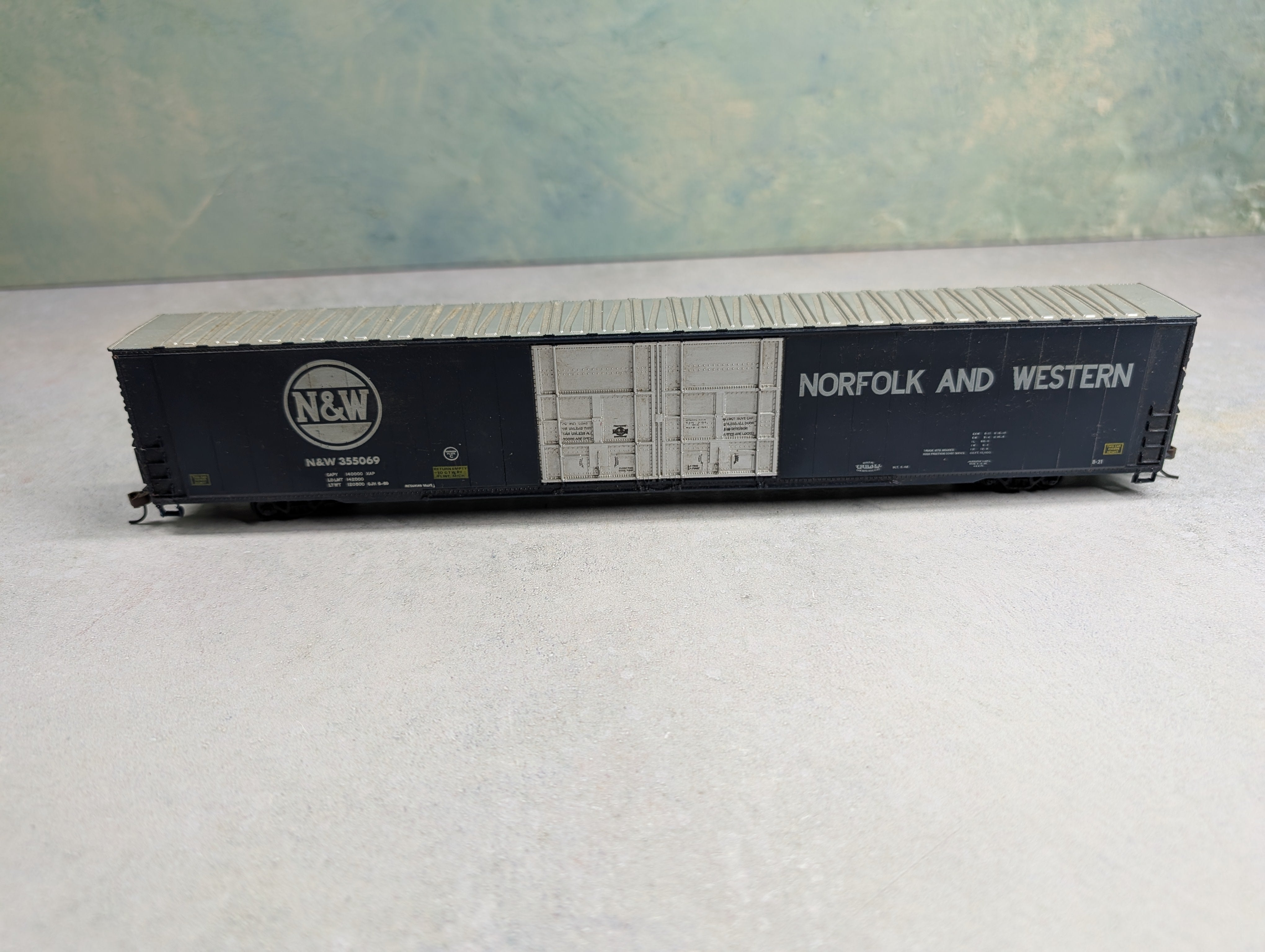 USED Athearn HO Scale 86' Cushioned Car Box Car Norfolk & Western N&W #355069