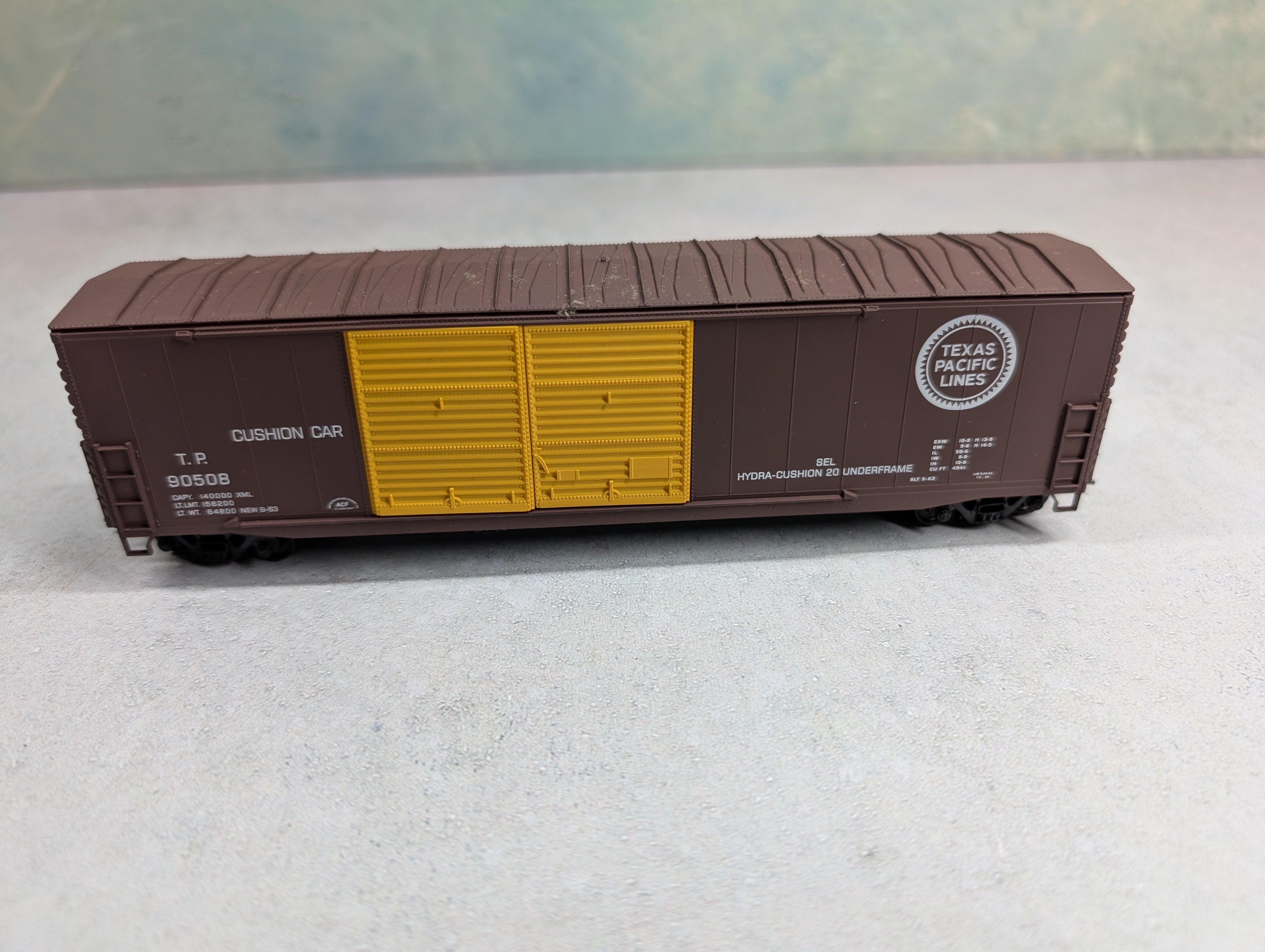 USED Accurail HO Scale 50' Box Car Texas Pacific Lines TP #90508
