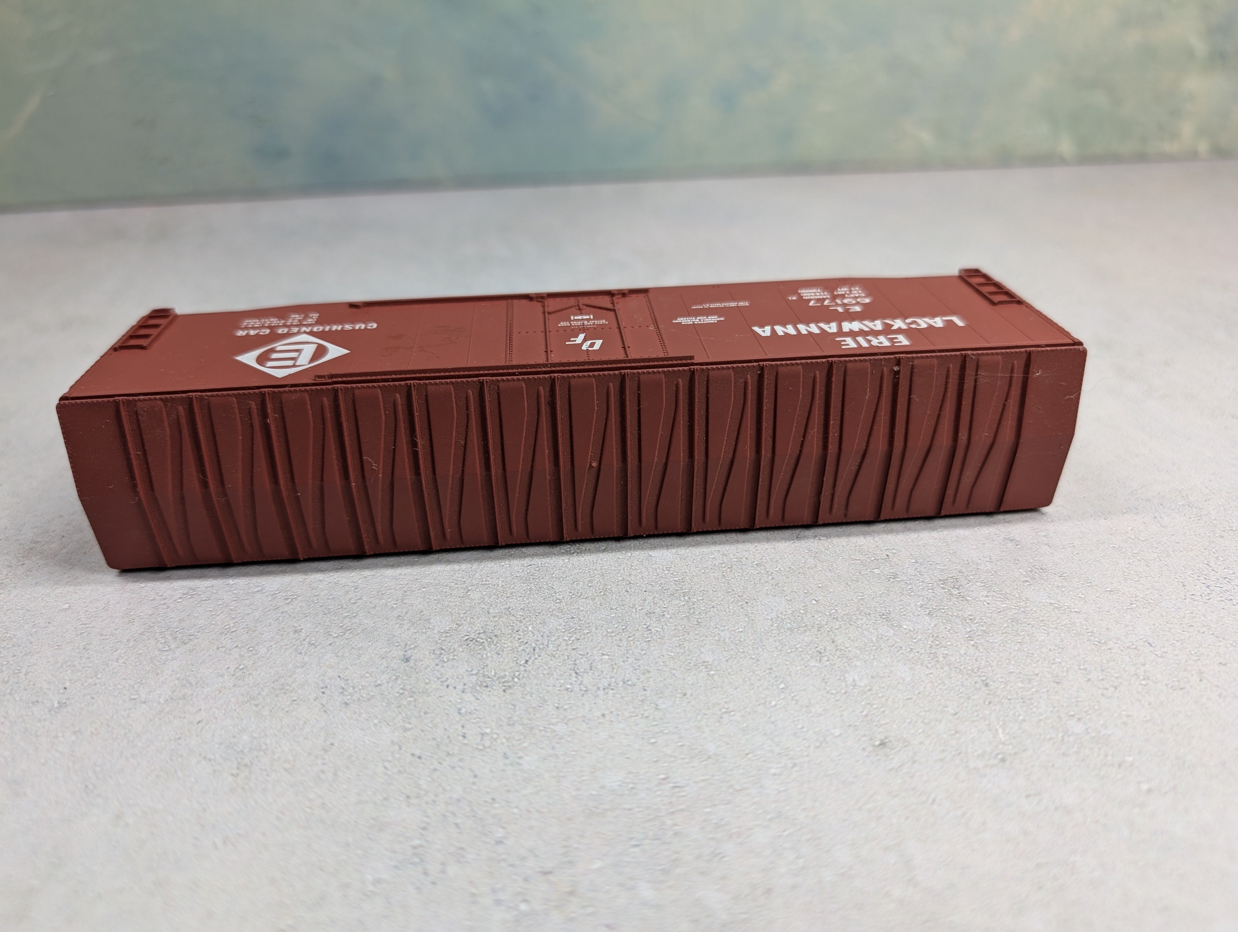 USED Accurail HO Scale 50' Box Car Erie Lackawanna EL #69177