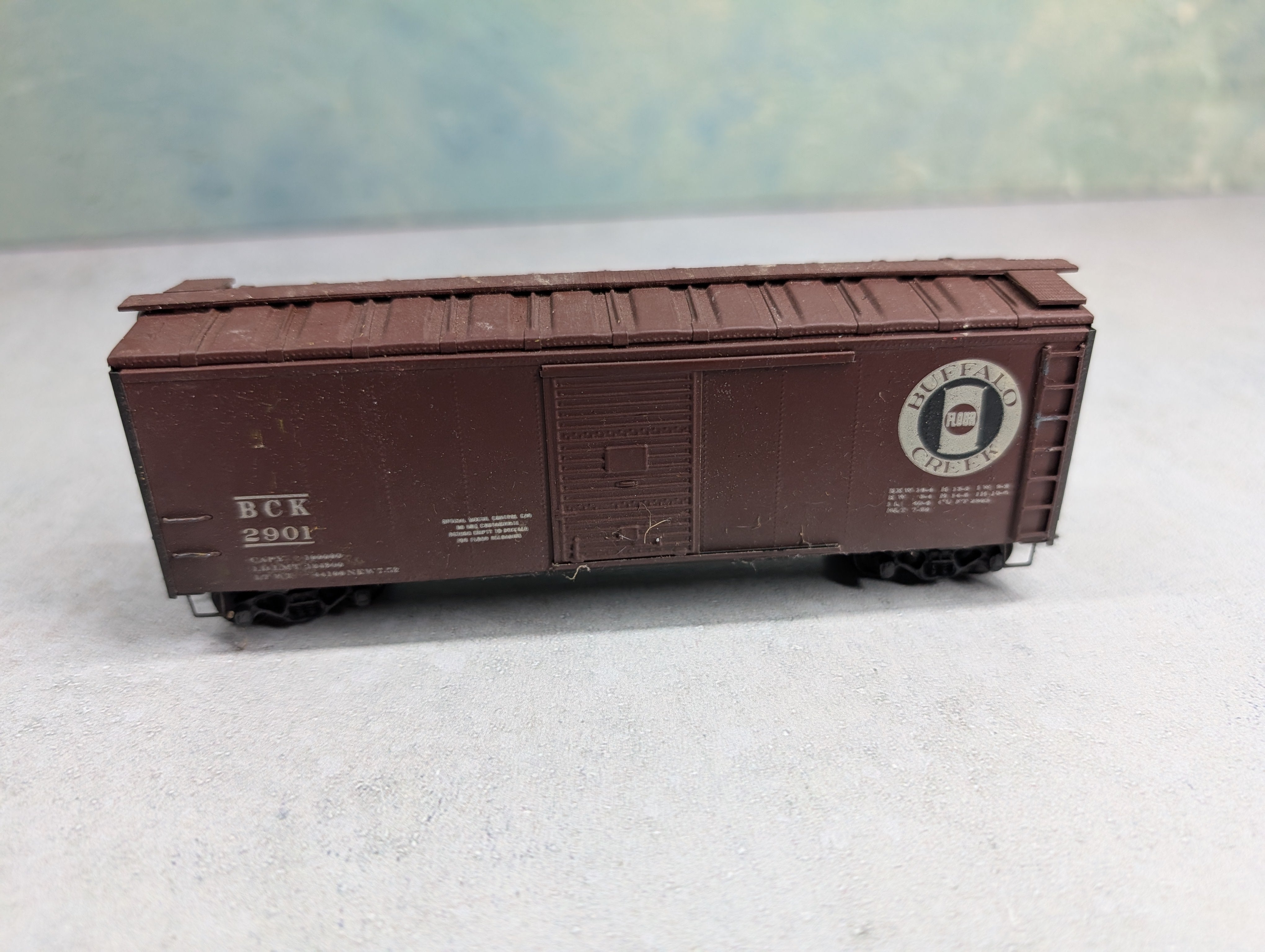 USED HO Scale 40' Box Car Buffalo Creek Flour BCK #2901 Weathered