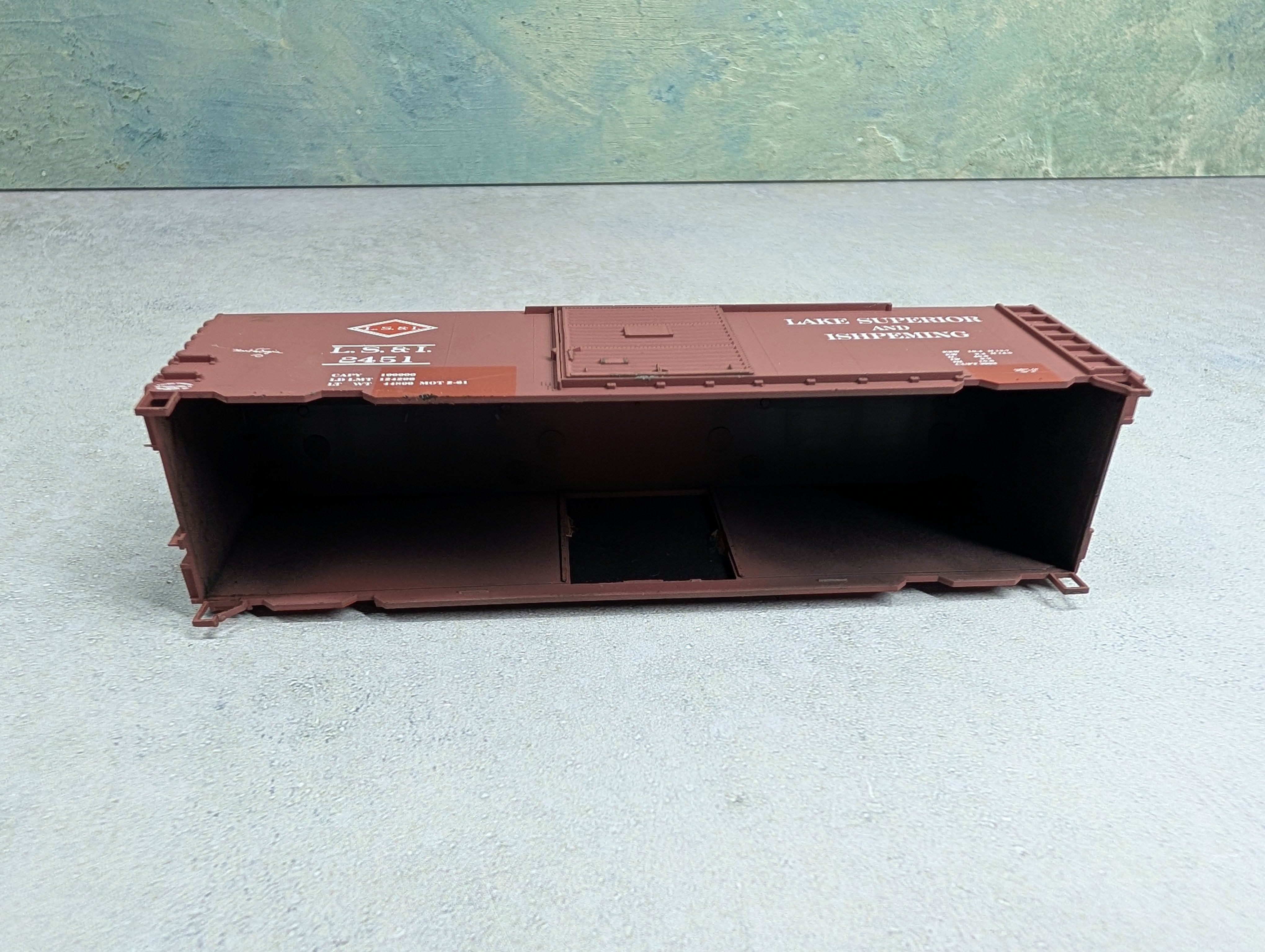 USED HO Scale 40' Box Car Shell Only Lake Superior and Ishpeming LS&I #2451