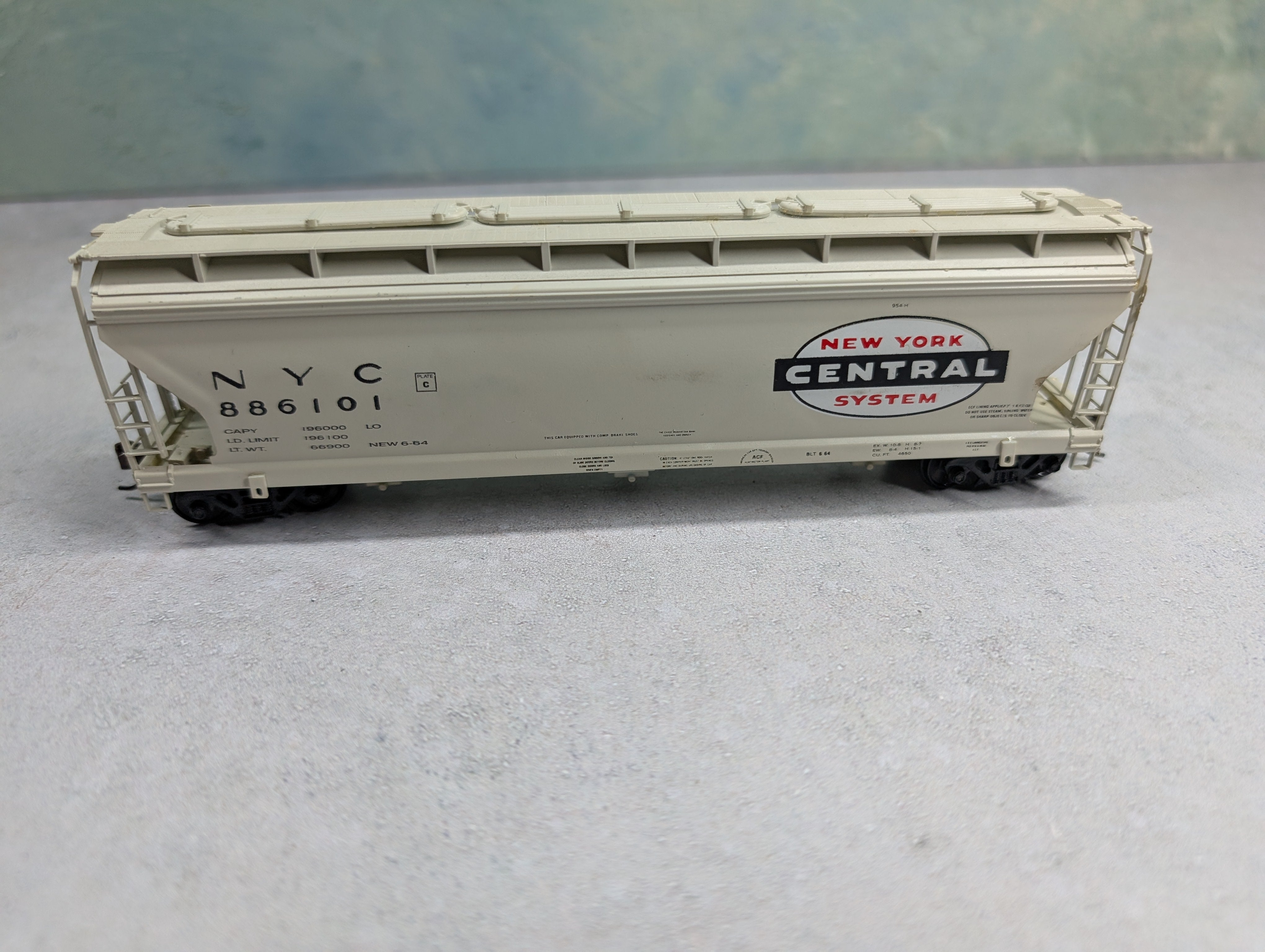 USED Front Range Products HO Scale Covered Hopper New York Central NYC #886101