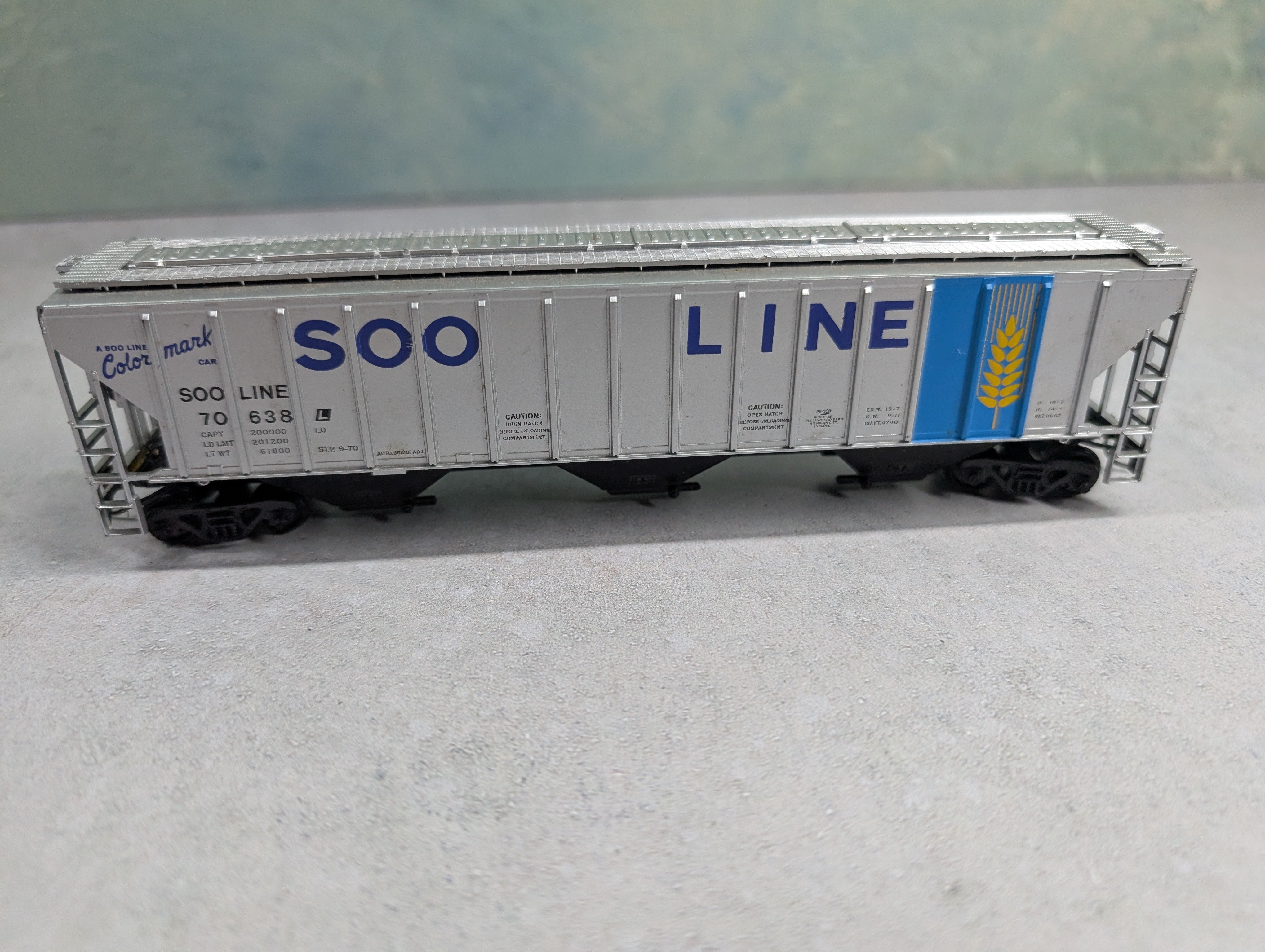 USED Athearn HO Scale Covered Hopper SOO Line #70638