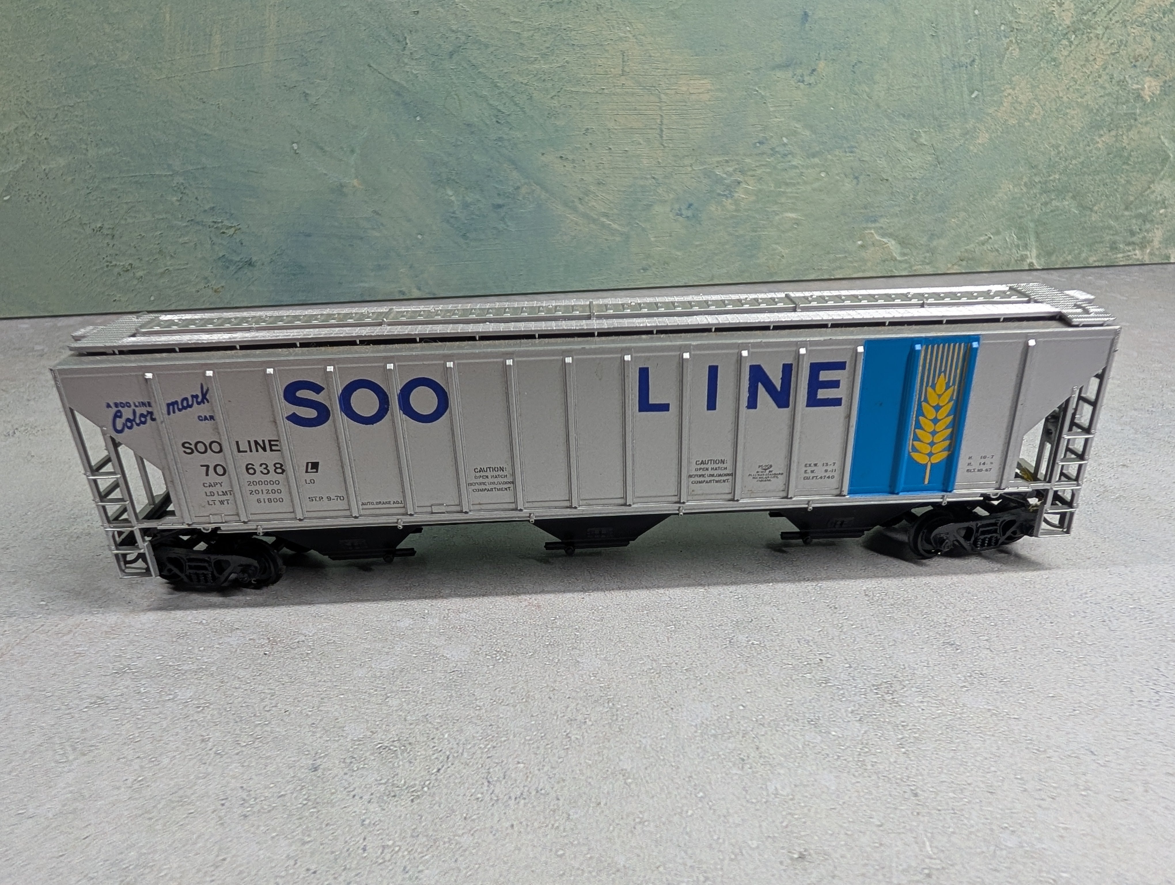 USED Athearn HO Scale Covered Hopper SOO Line #70638