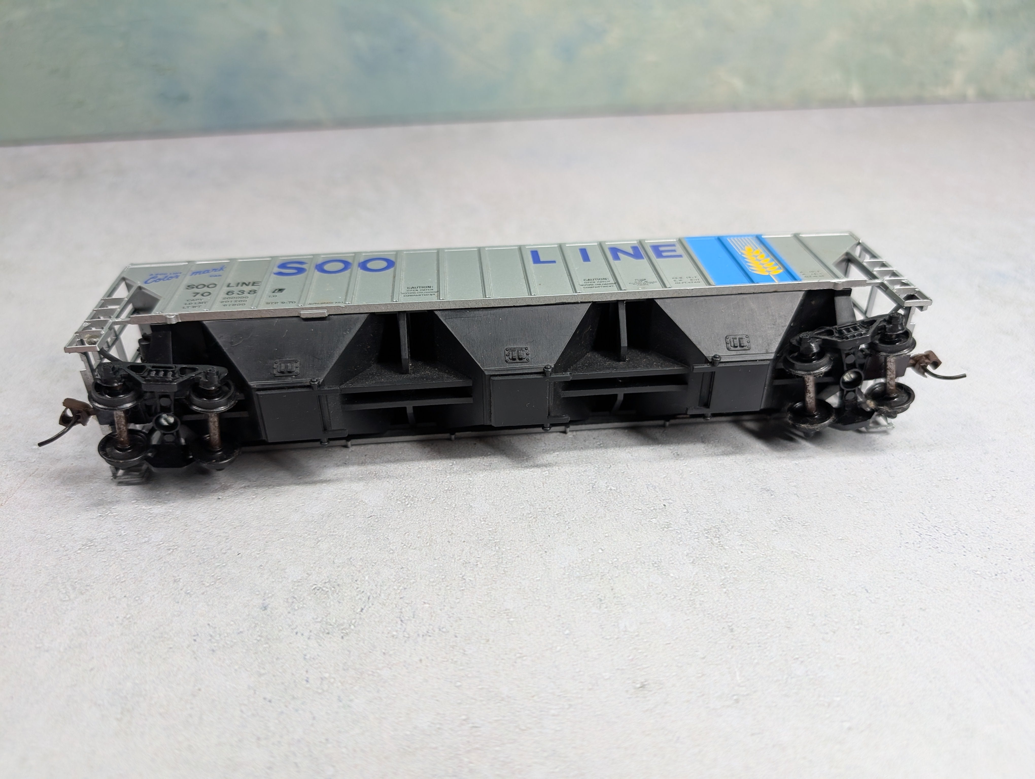 USED Athearn HO Scale Covered Hopper SOO Line #70638