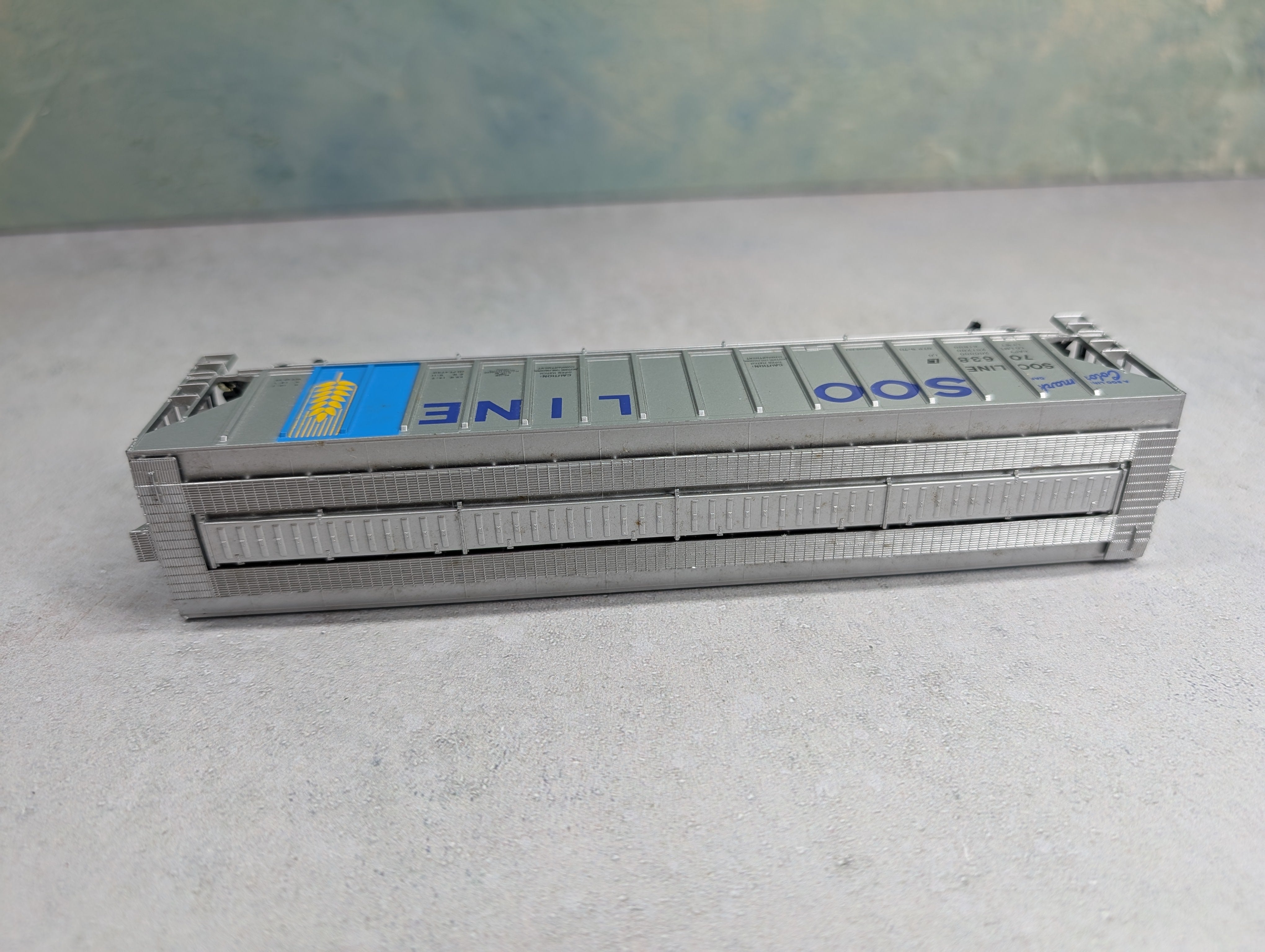 USED Athearn HO Scale Covered Hopper SOO Line #70638