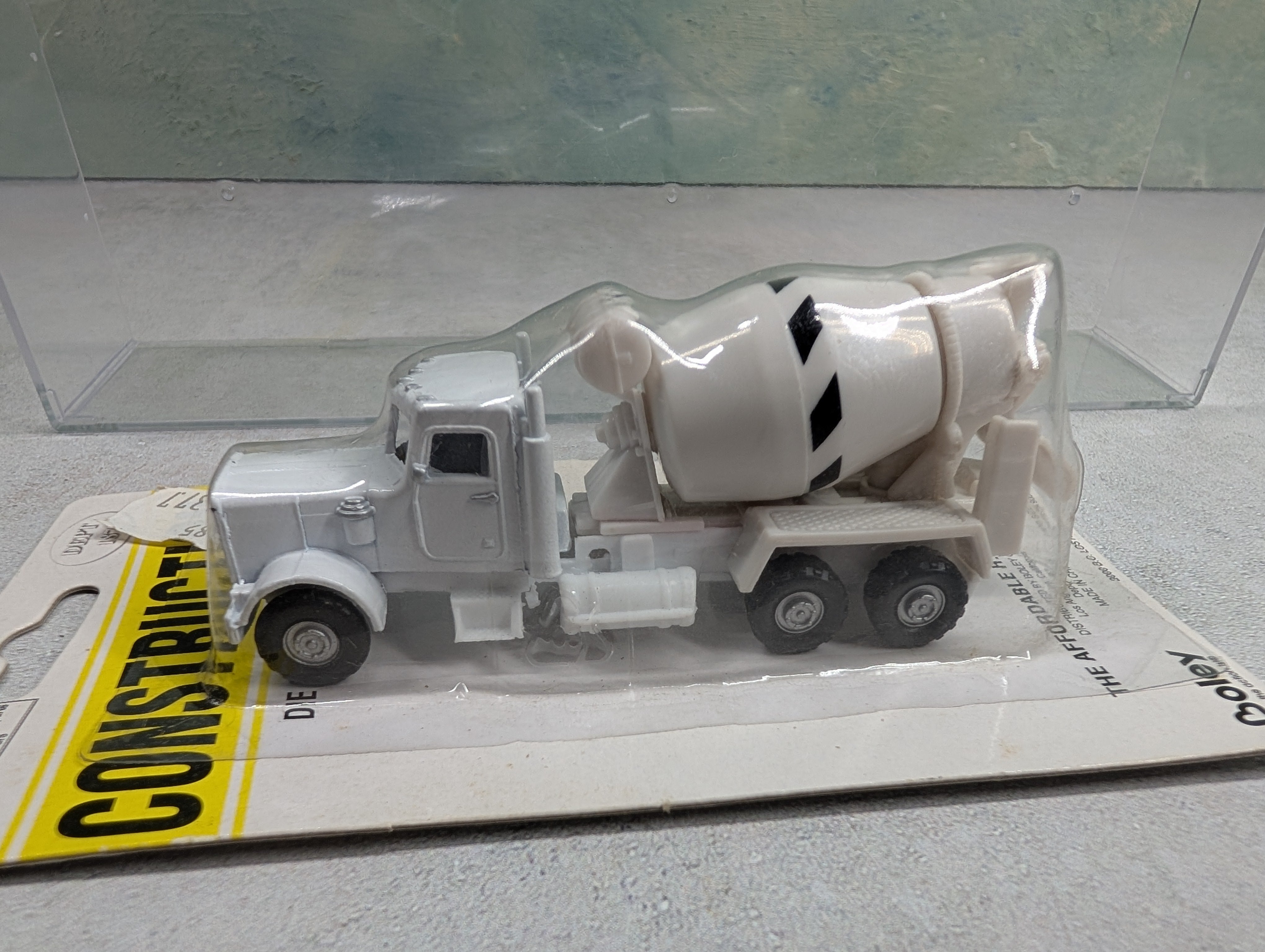 Boley 2043 HO Scale Cement Mixer Construction Truck