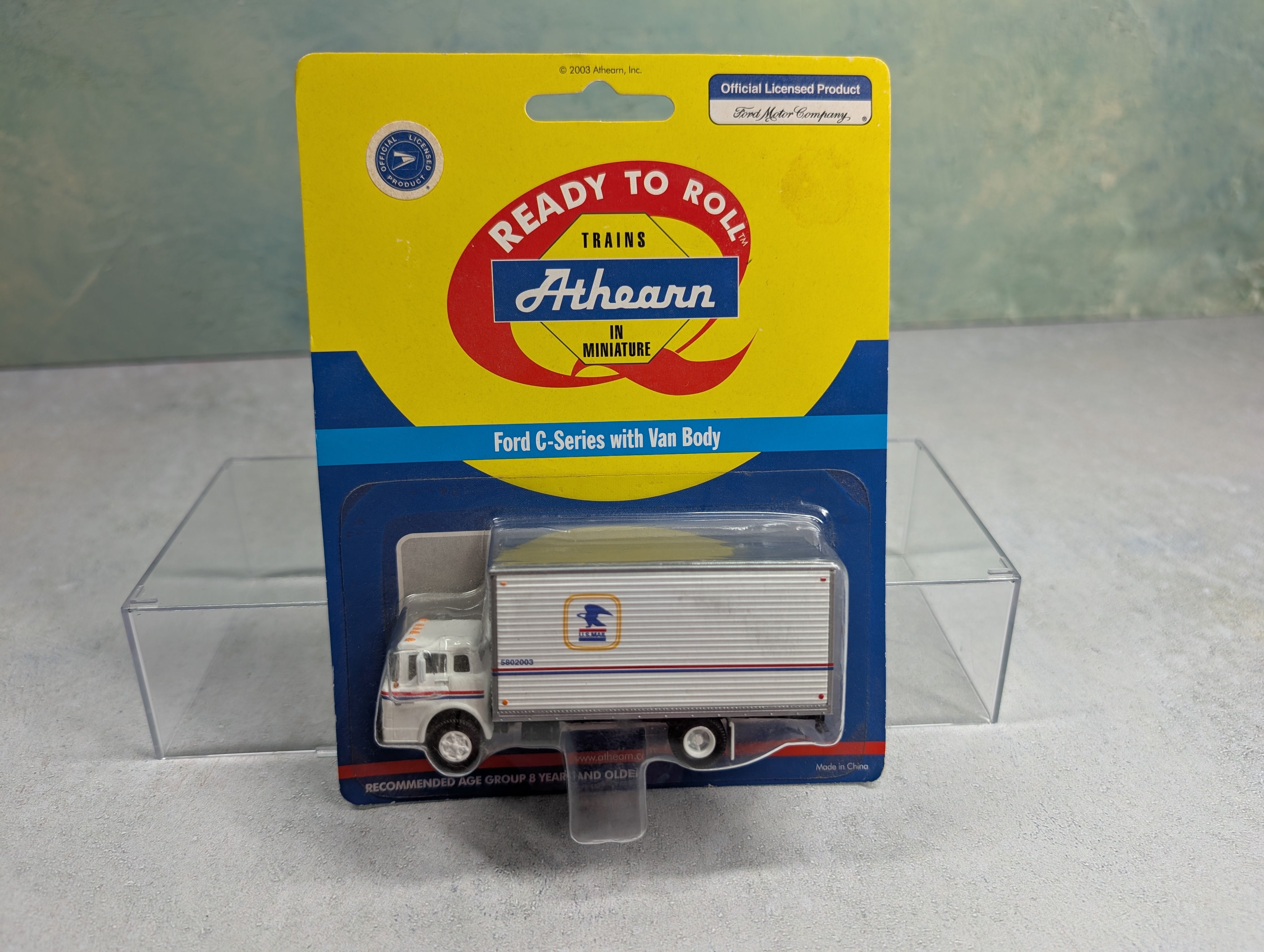 Athearn 93250 HO Scale Ford C-Series w/ Van Body USPS Delivery Van