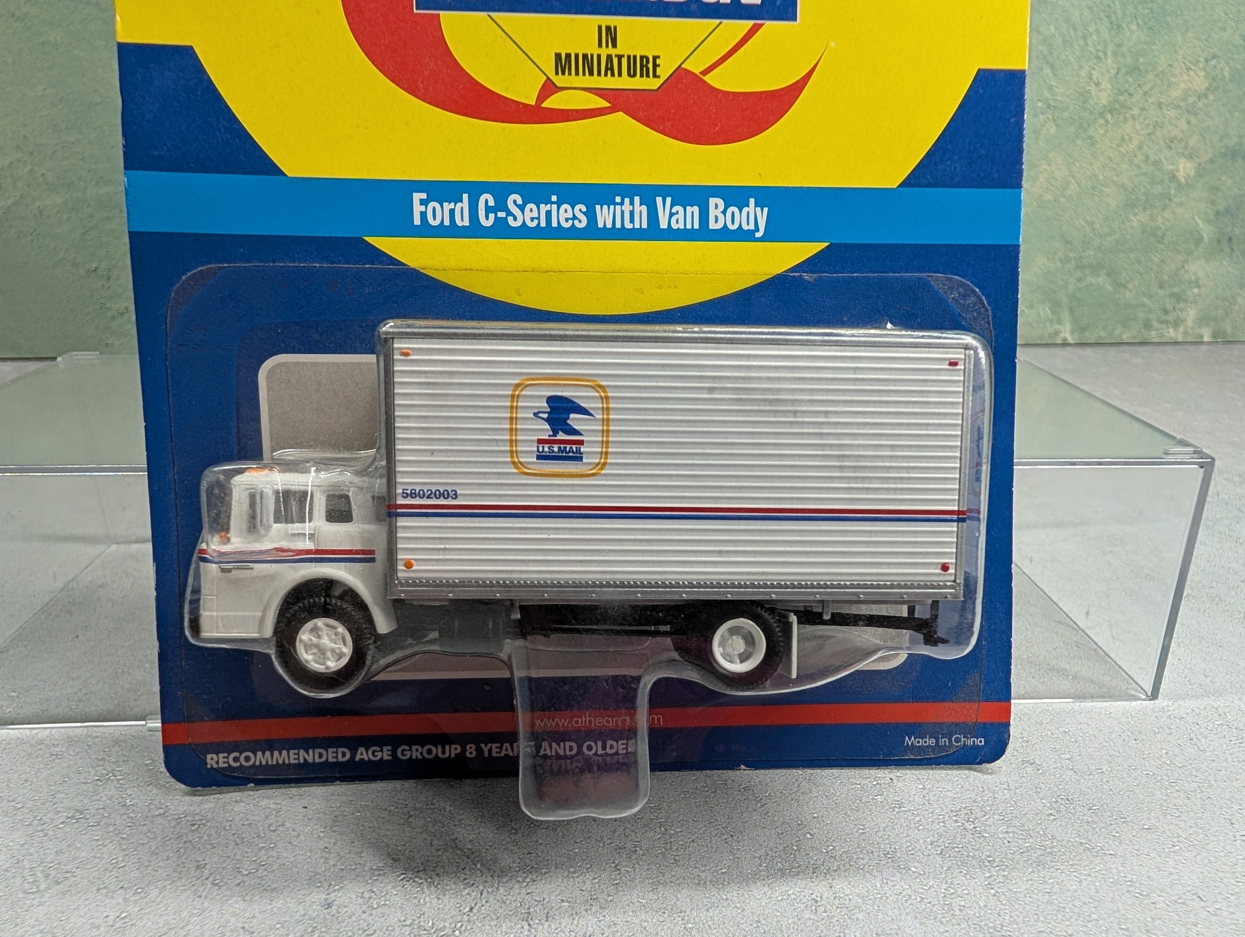 Athearn 93250 HO Scale Ford C-Series w/ Van Body USPS Delivery Van