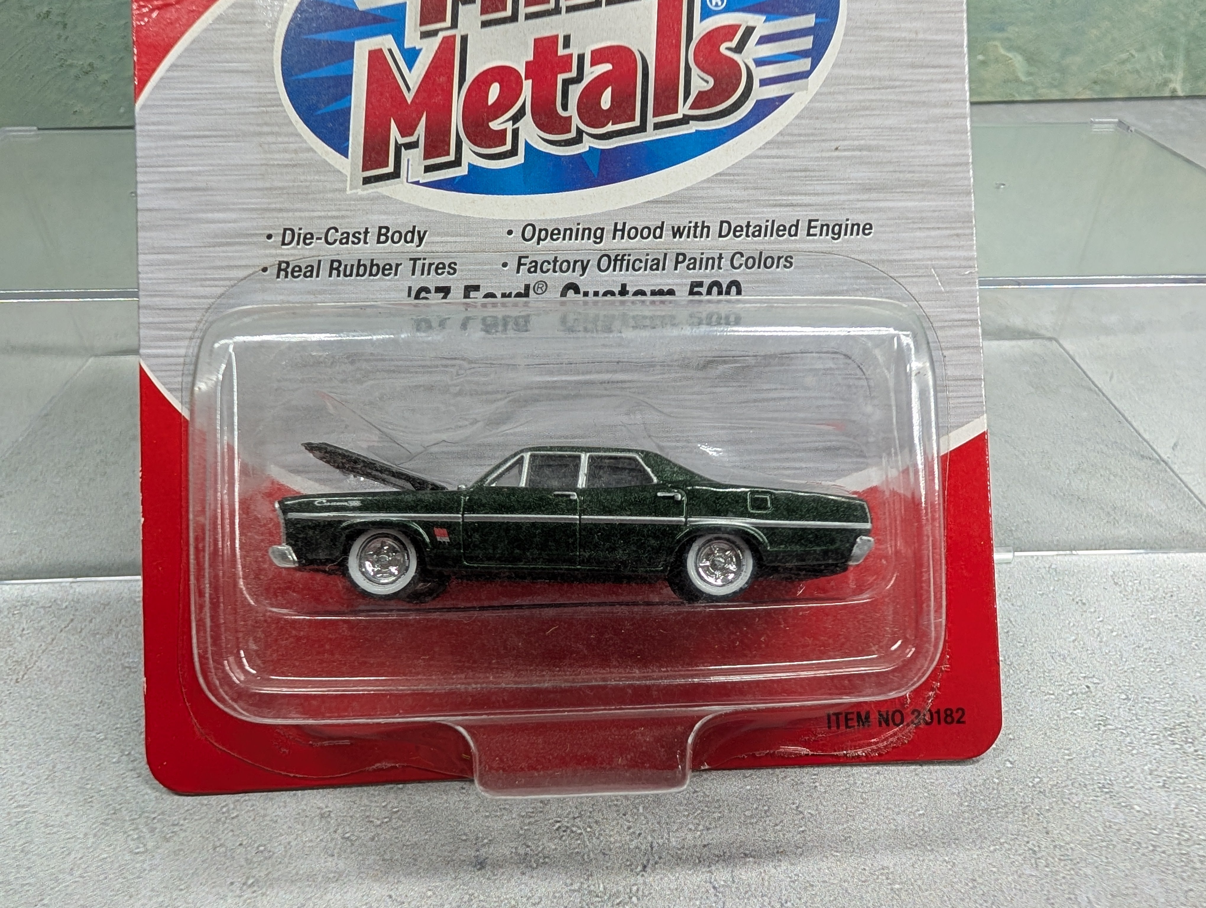 Classic Metal Works 30182 HO Scale 67' Ford Custom 500 Dark Green Car