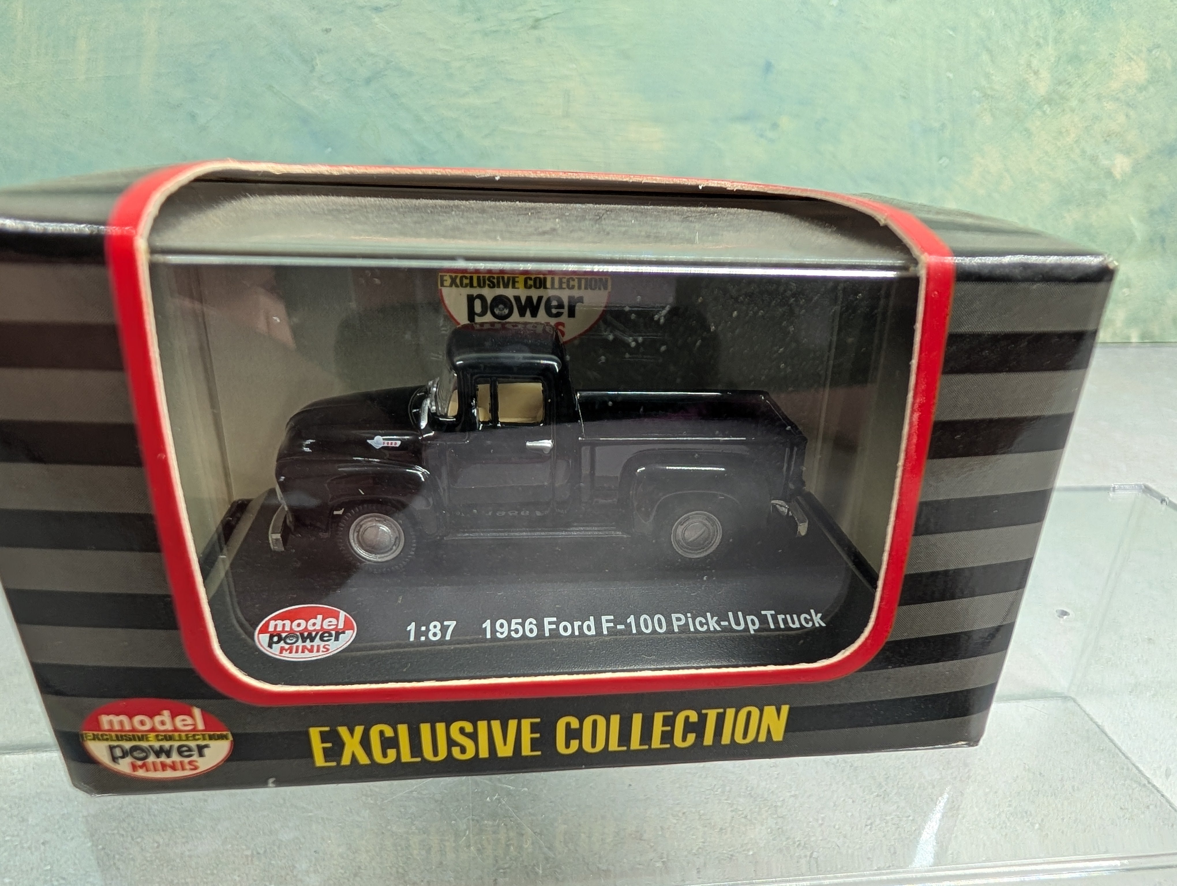 Model Power 19230 HO Scale Black Ford F-100 Pick Up Truck