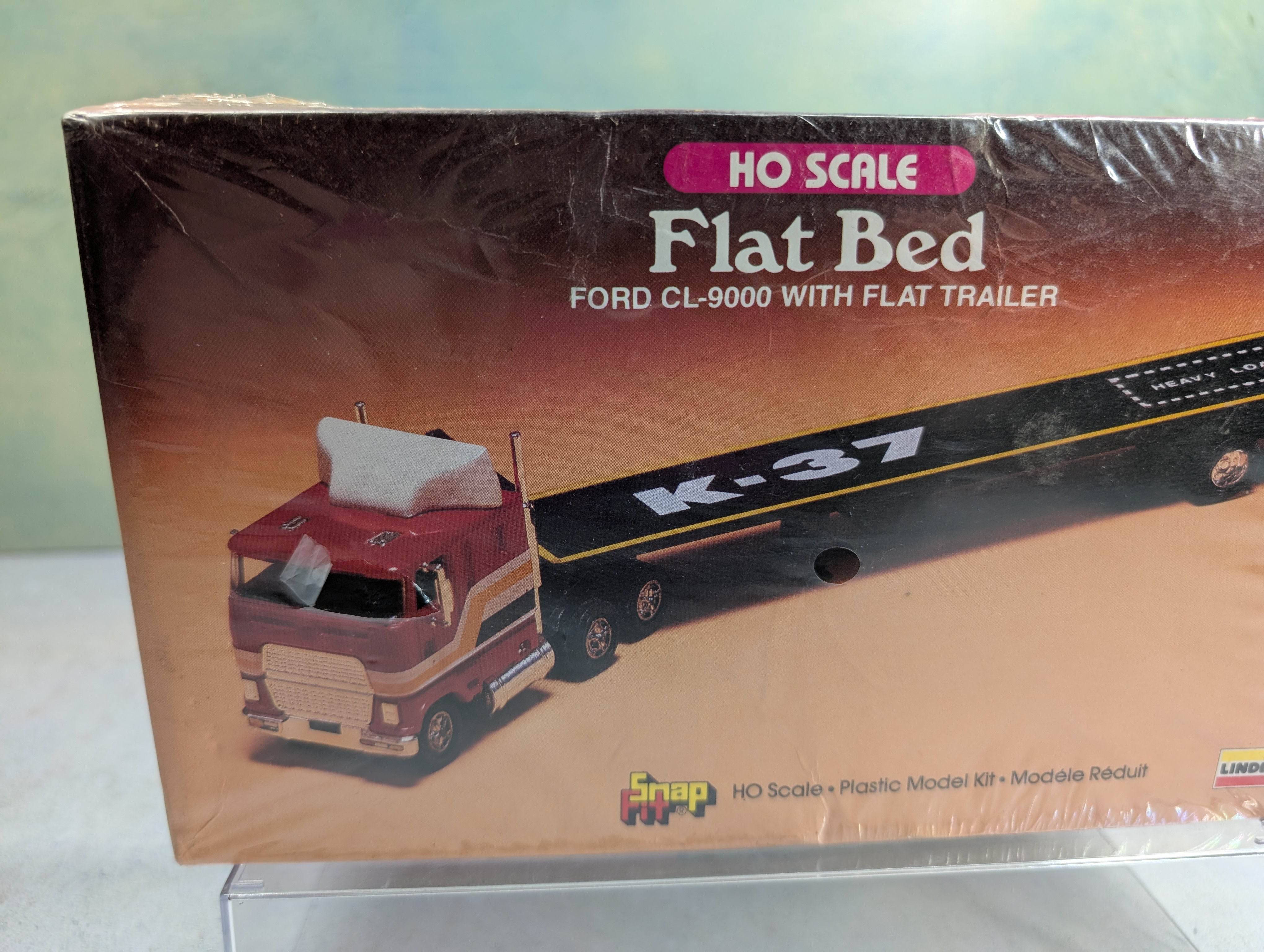 Lindberg 1048 HO Scale Ford CL-9000 w/ Flat Trailer KIT