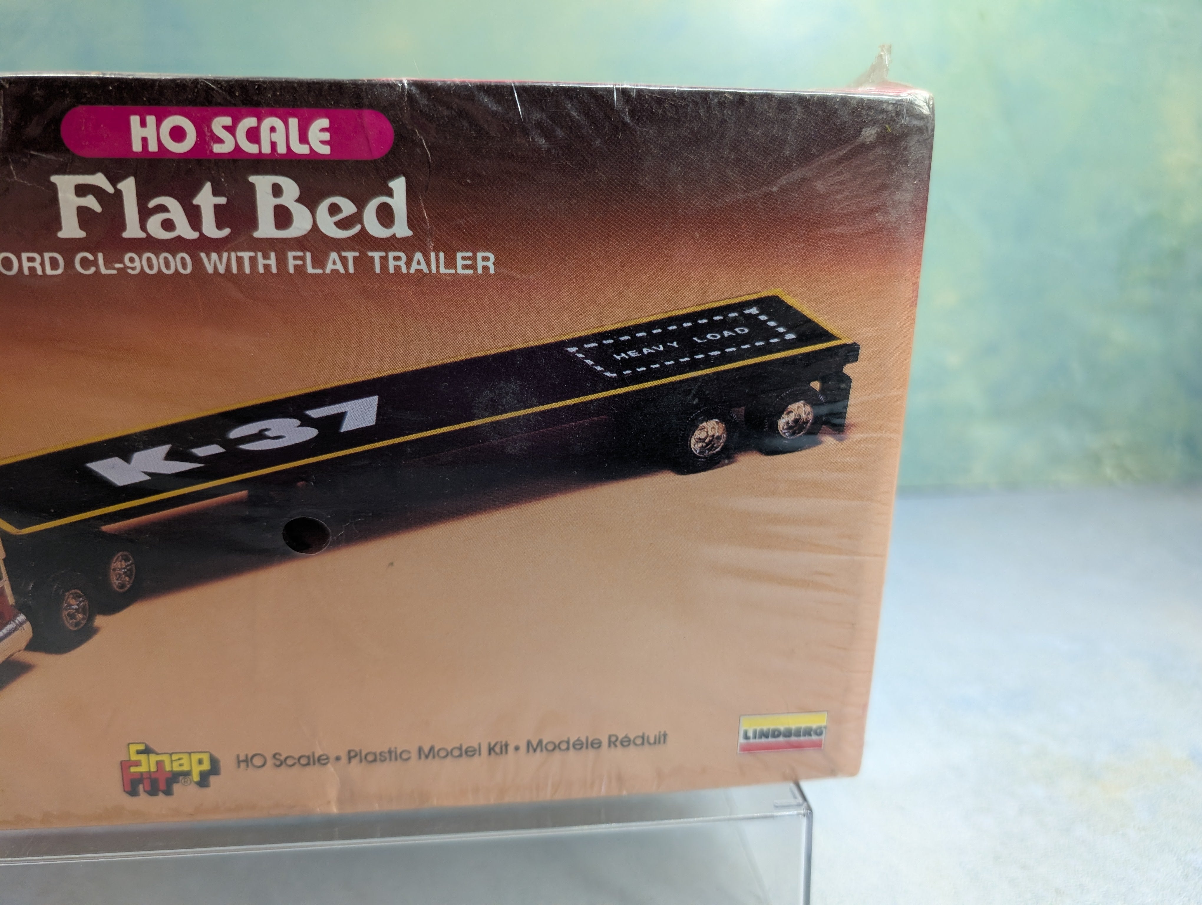 Lindberg 1048 HO Scale Ford CL-9000 w/ Flat Trailer KIT