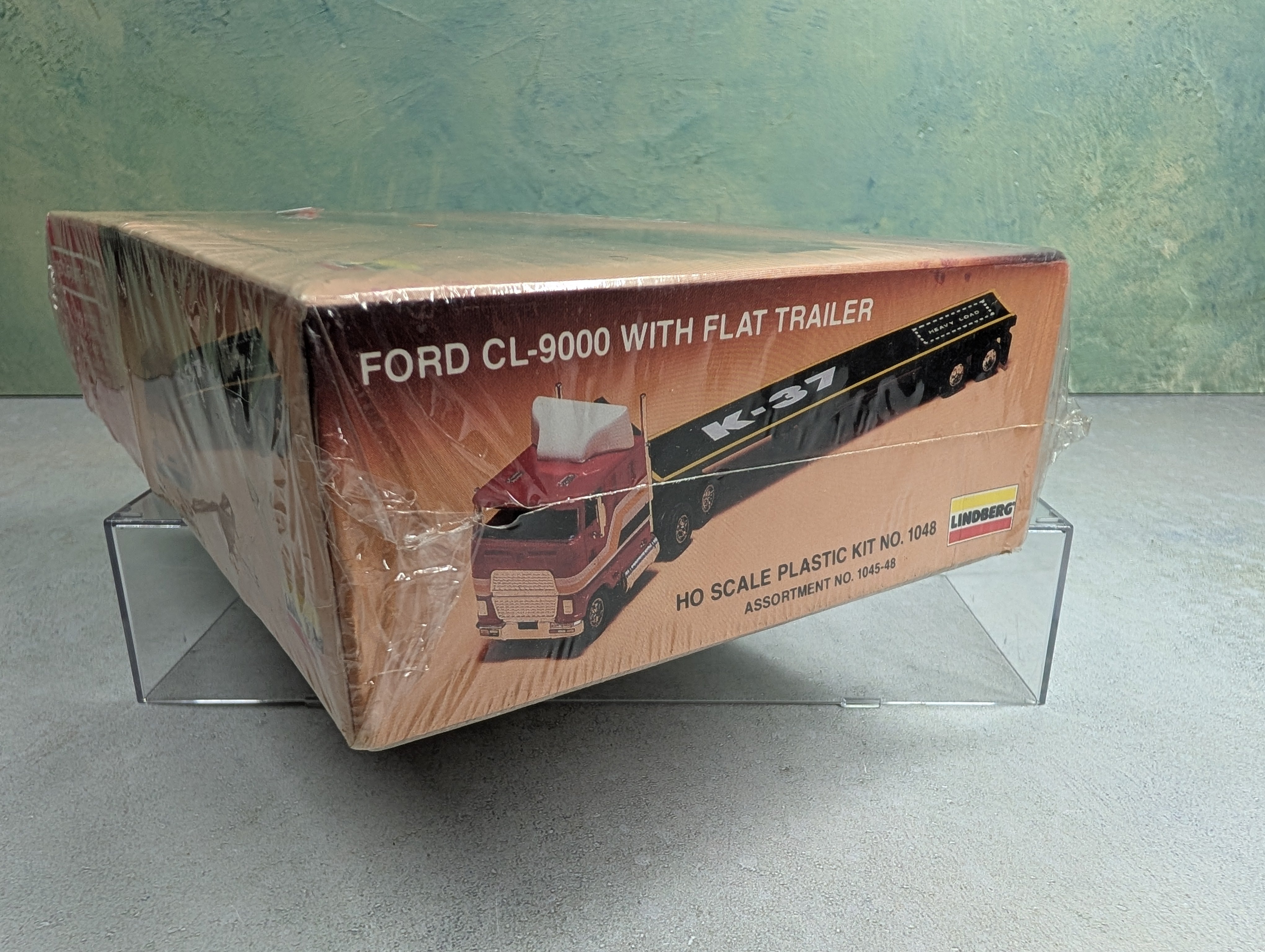 Lindberg 1048 HO Scale Ford CL-9000 w/ Flat Trailer KIT