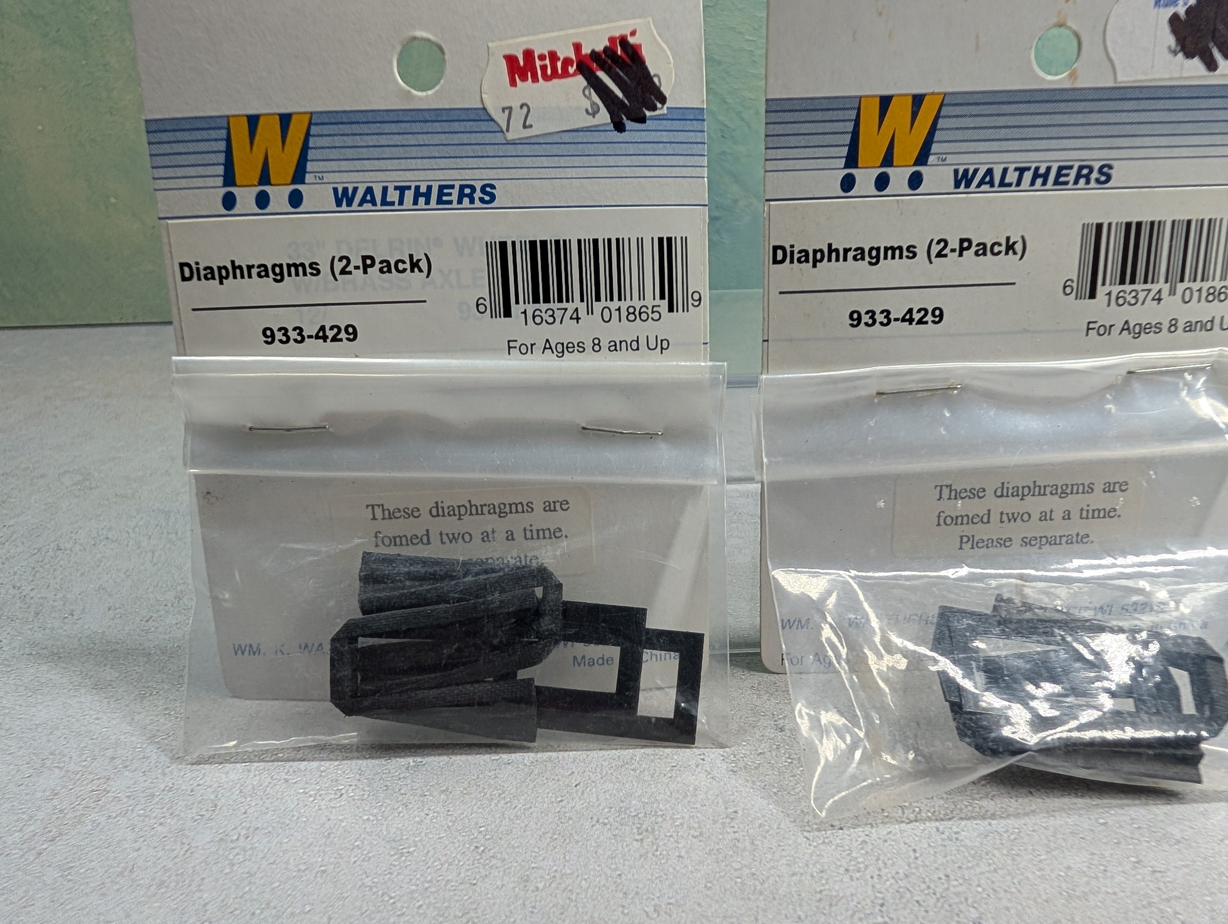 Walthers 933-429 HO Scale Passenger Car Diaphragms (3 pcs)