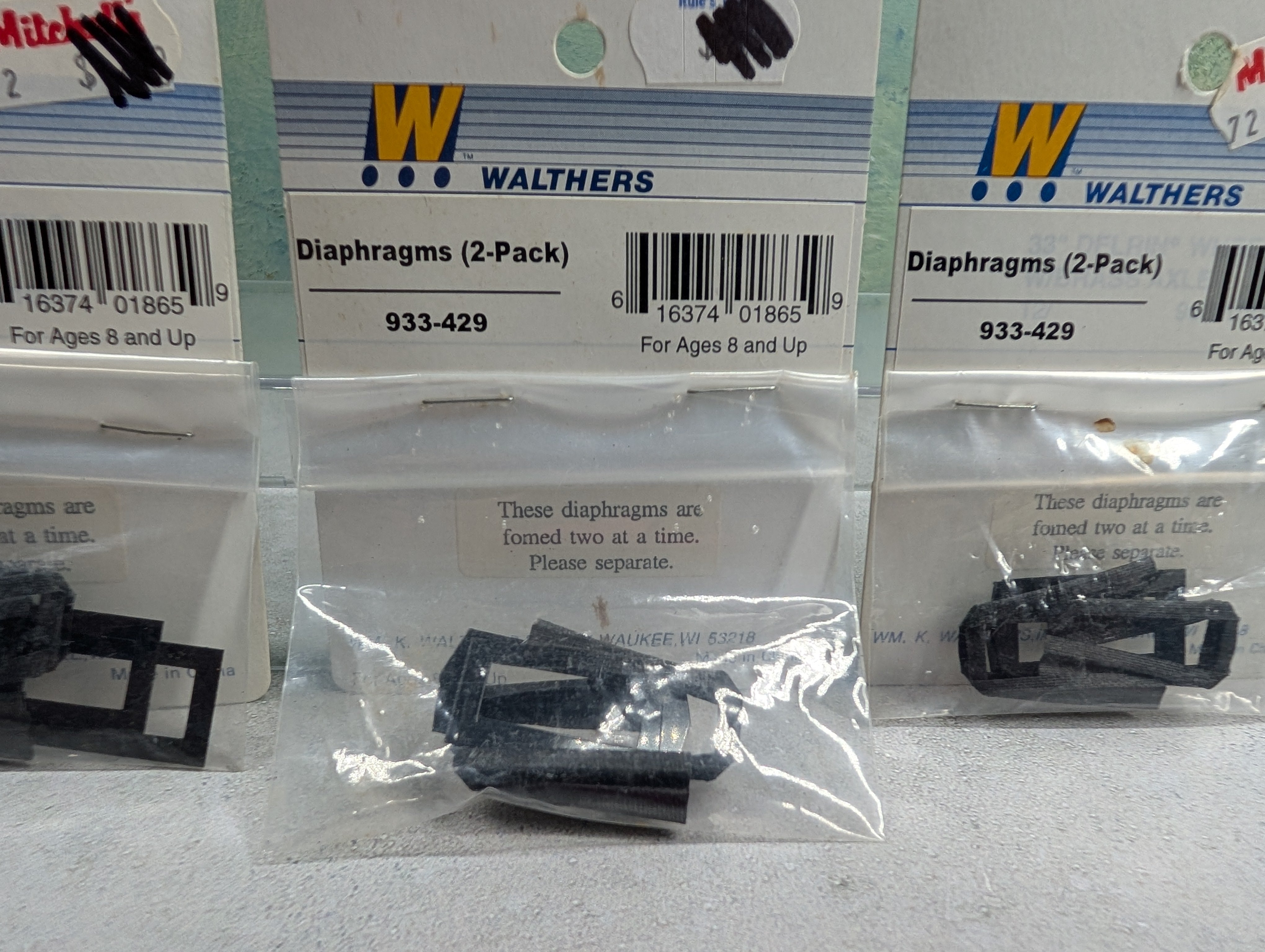 Walthers 933-429 HO Scale Passenger Car Diaphragms (3 pcs)