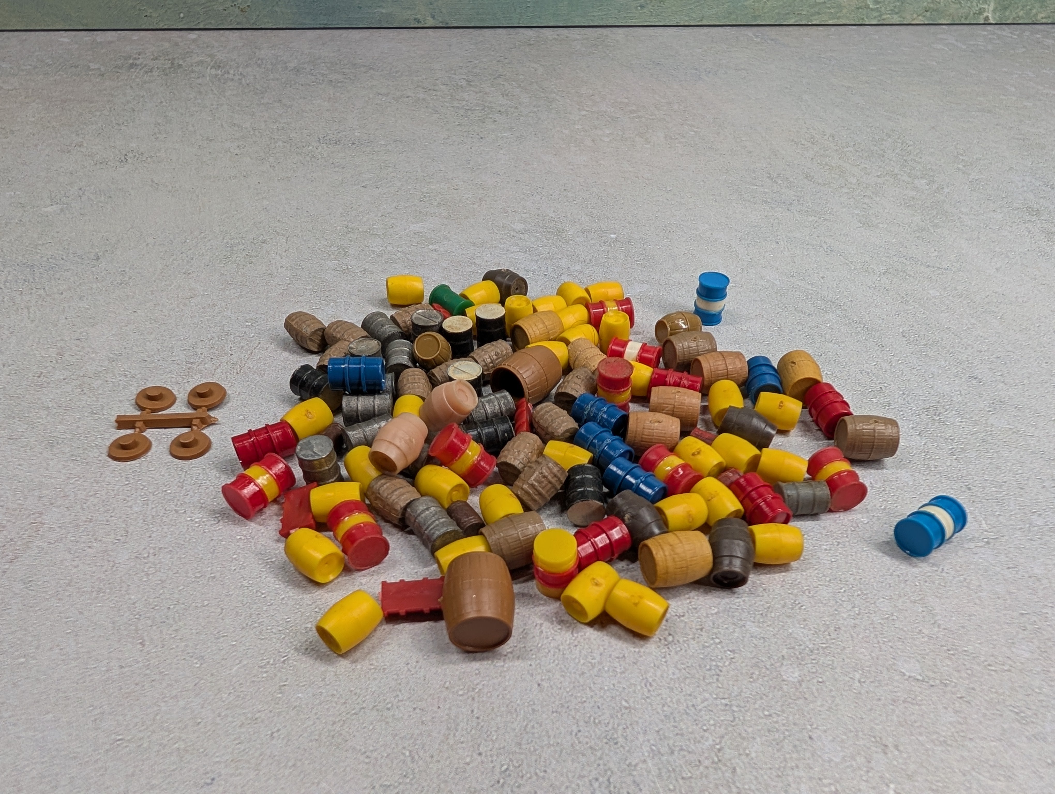 USED HO Scale Large Lot of Barrels (100+ pcs)