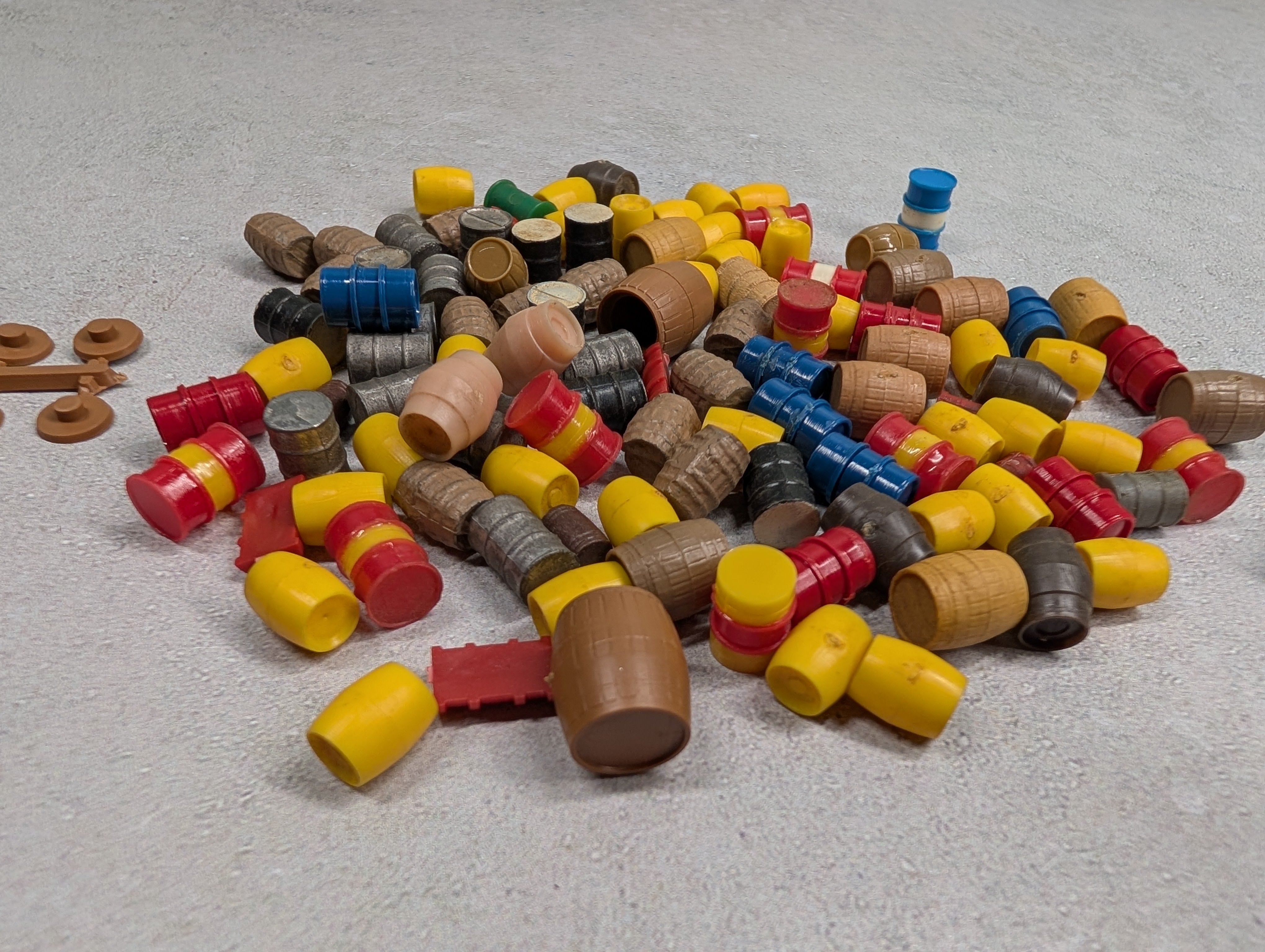 USED HO Scale Large Lot of Barrels (100+ pcs)