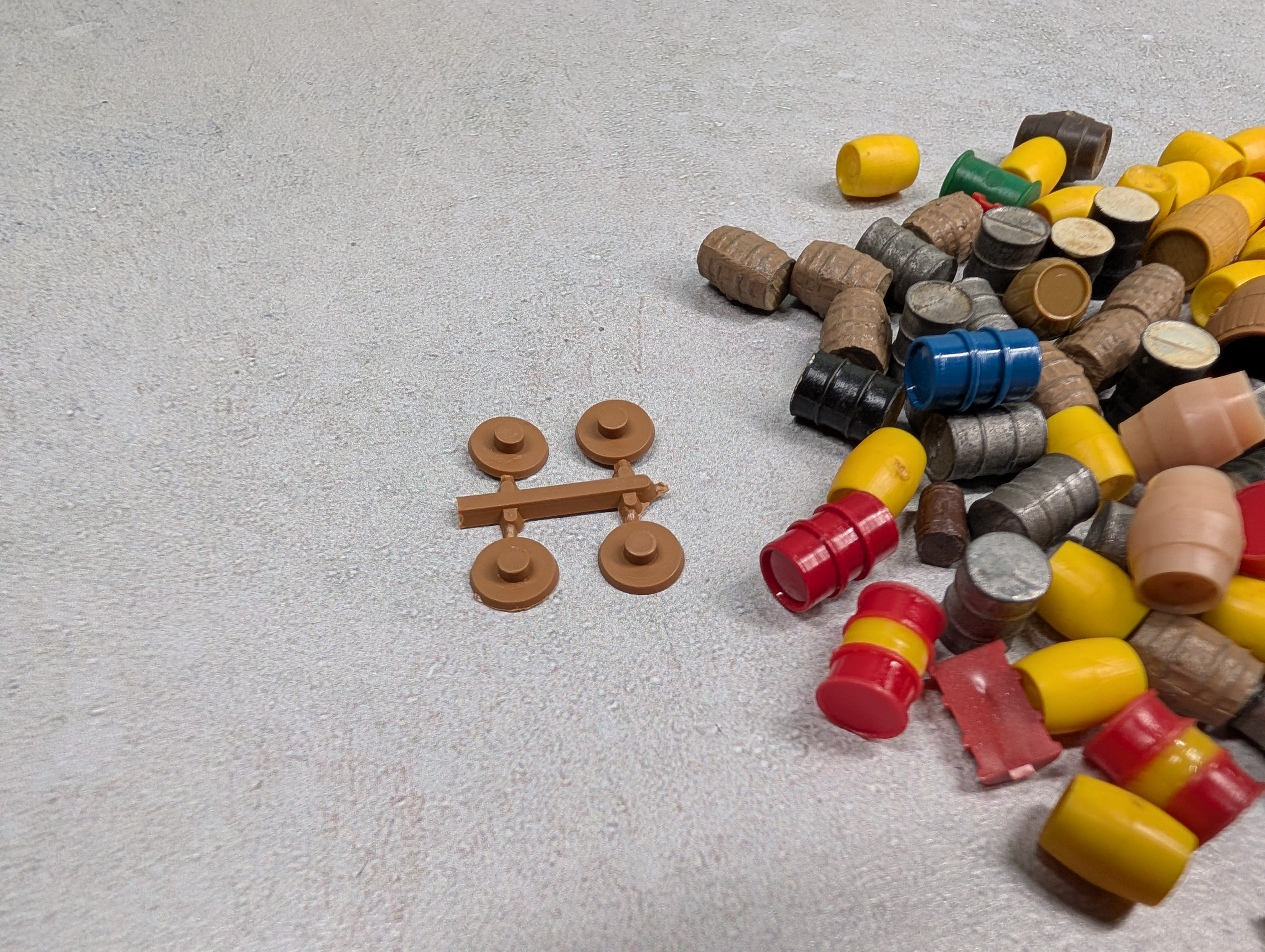 USED HO Scale Large Lot of Barrels (100+ pcs)