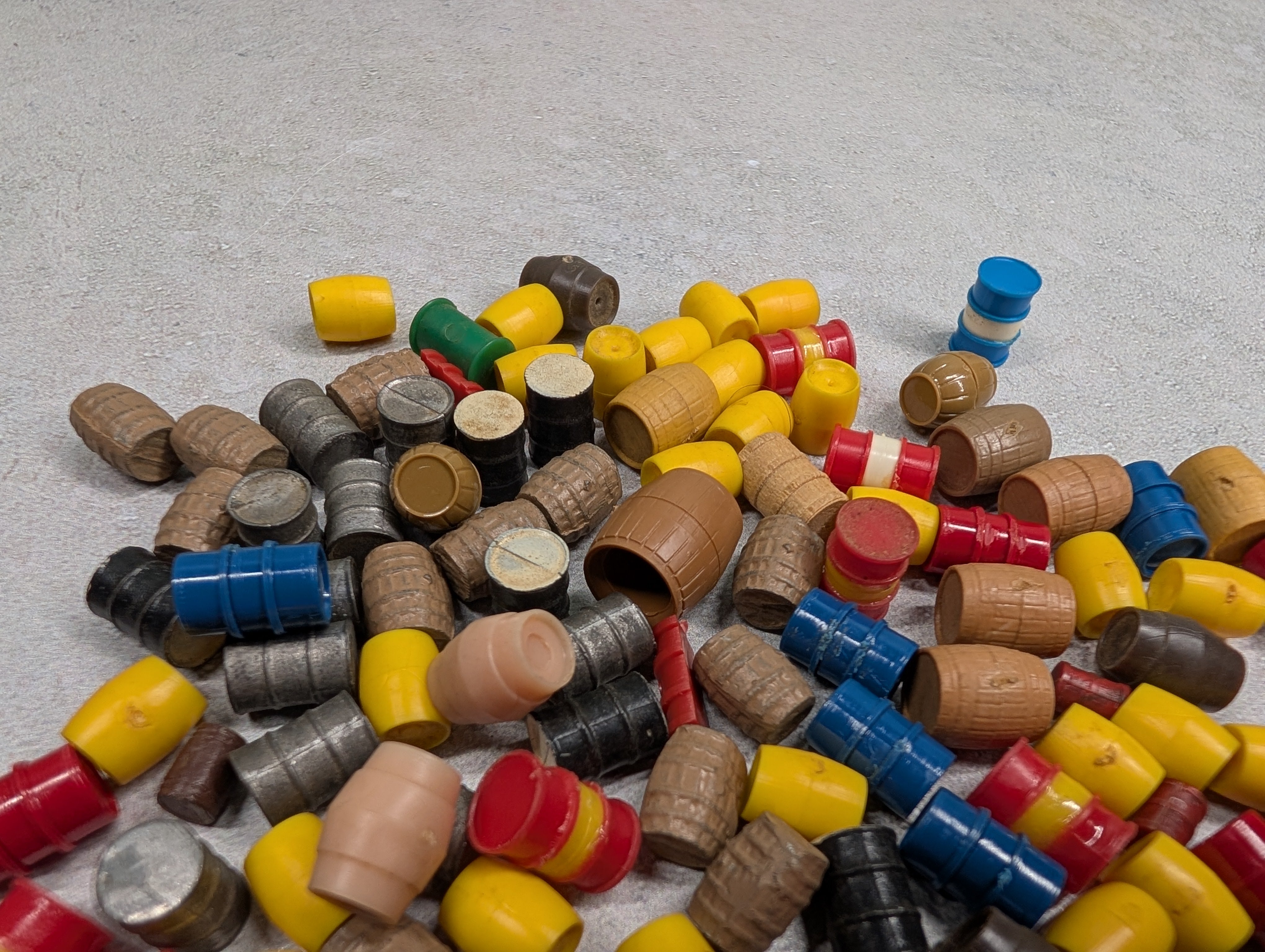 USED HO Scale Large Lot of Barrels (100+ pcs)