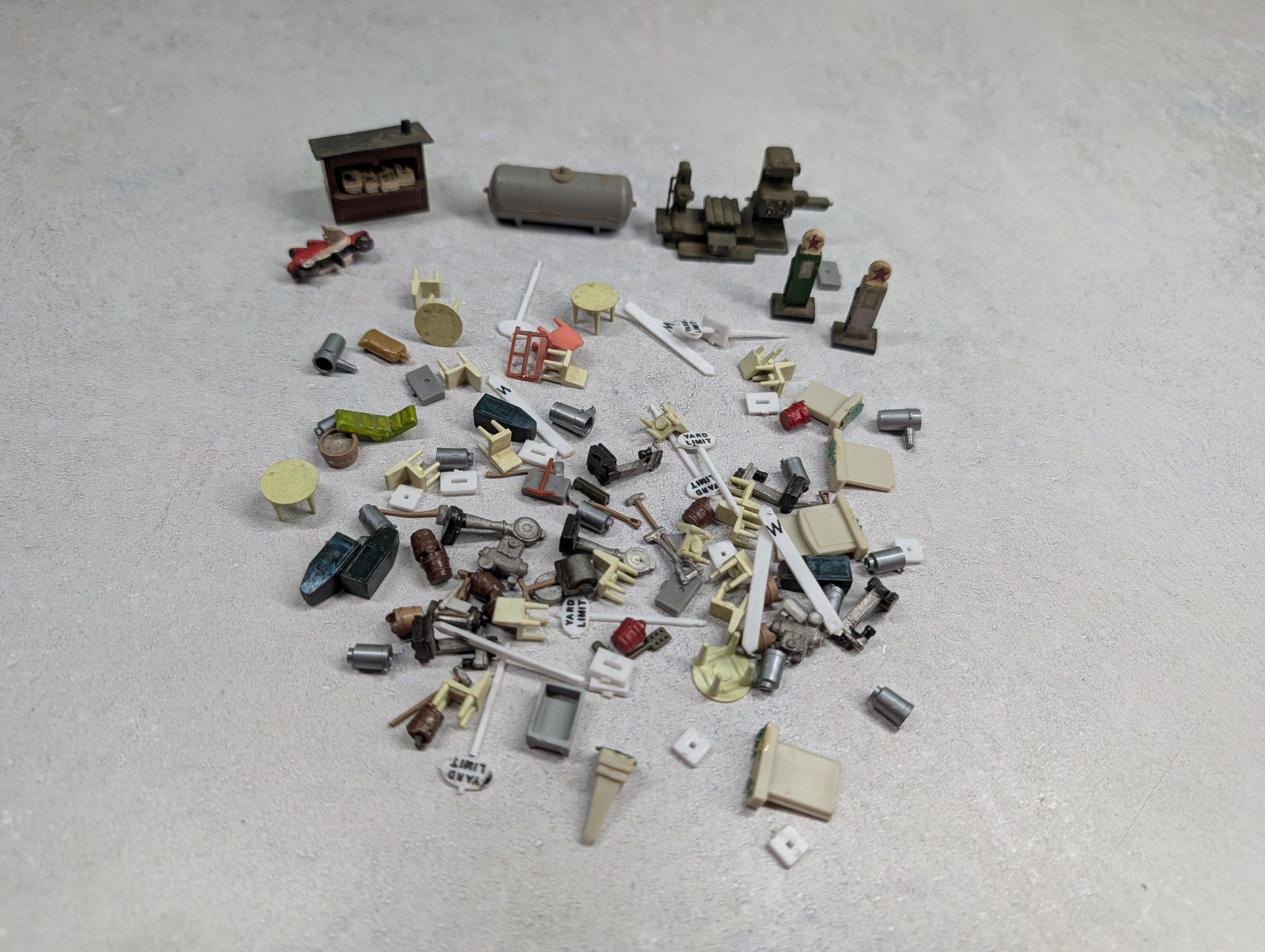 USED HO Scale Large Lot of Misc Details, Tables, Chairs, Shovels & More