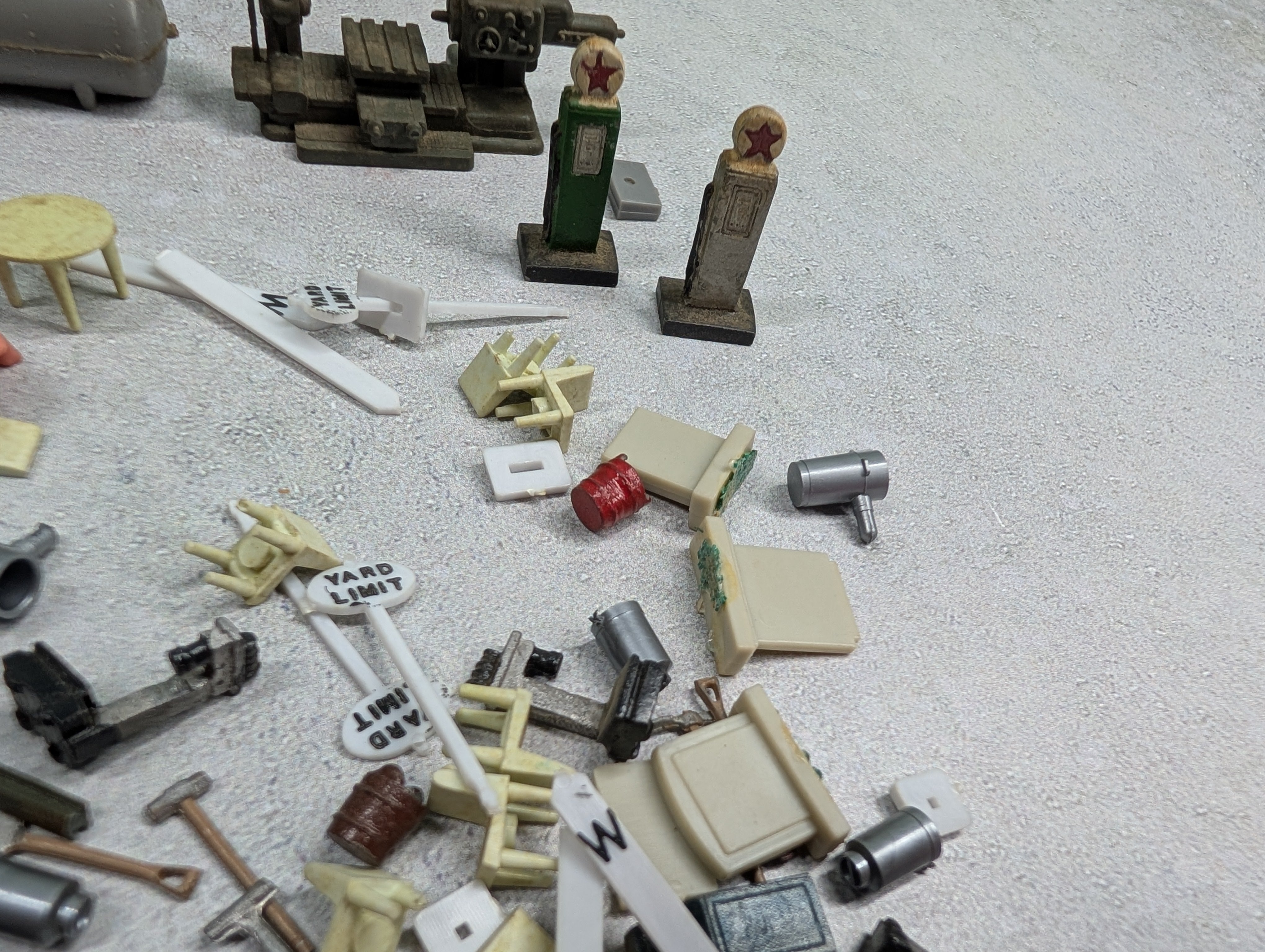 USED HO Scale Large Lot of Misc Details, Tables, Chairs, Shovels & More