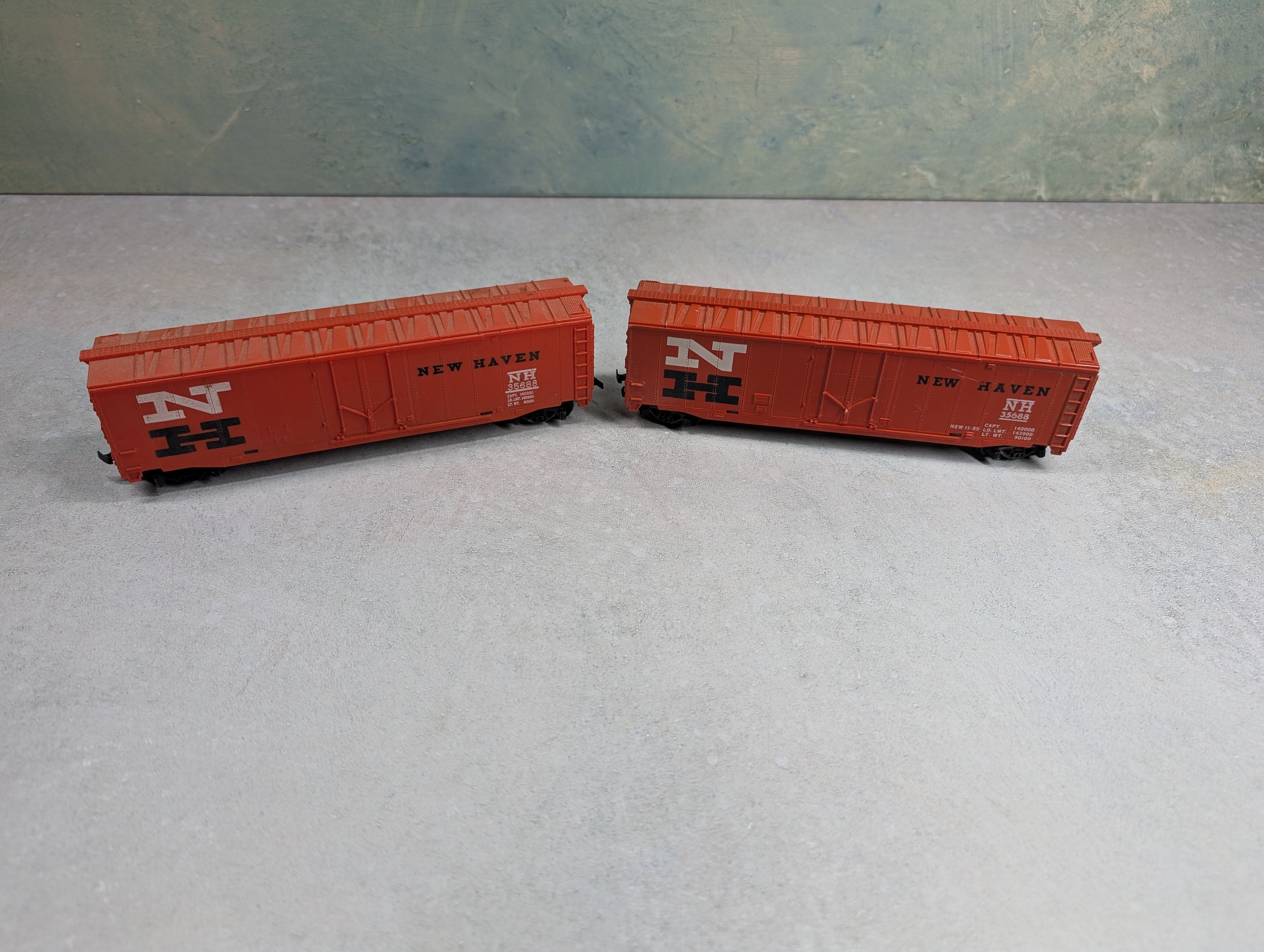 USED Tyco HO Scale 50' Box Cars New Haven NH #35688 (2 pcs)
