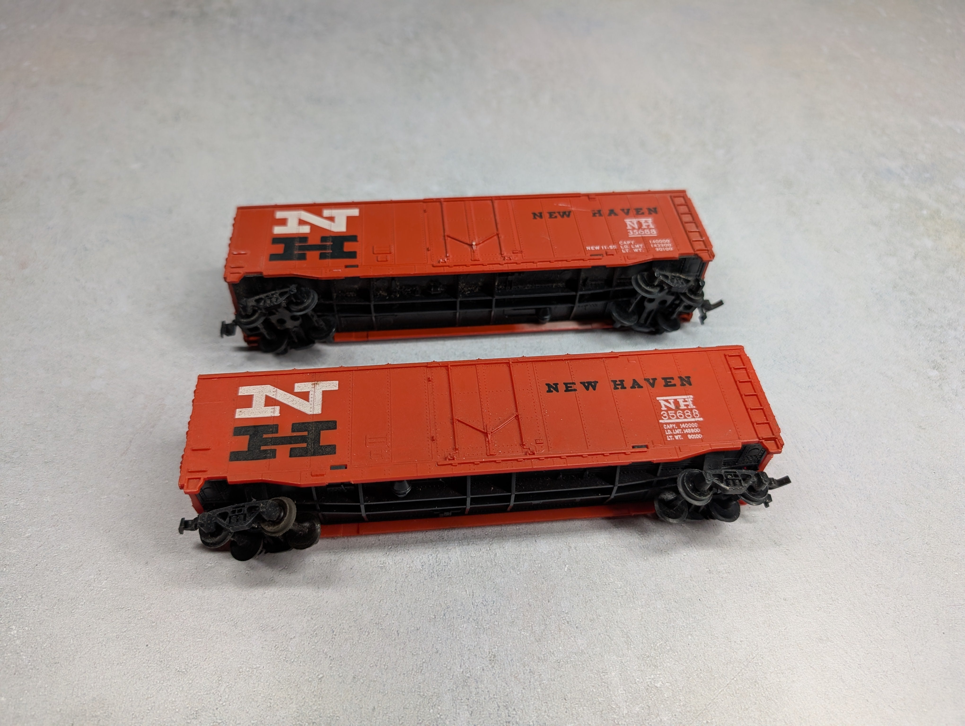 USED Tyco HO Scale 50' Box Cars New Haven NH #35688 (2 pcs)