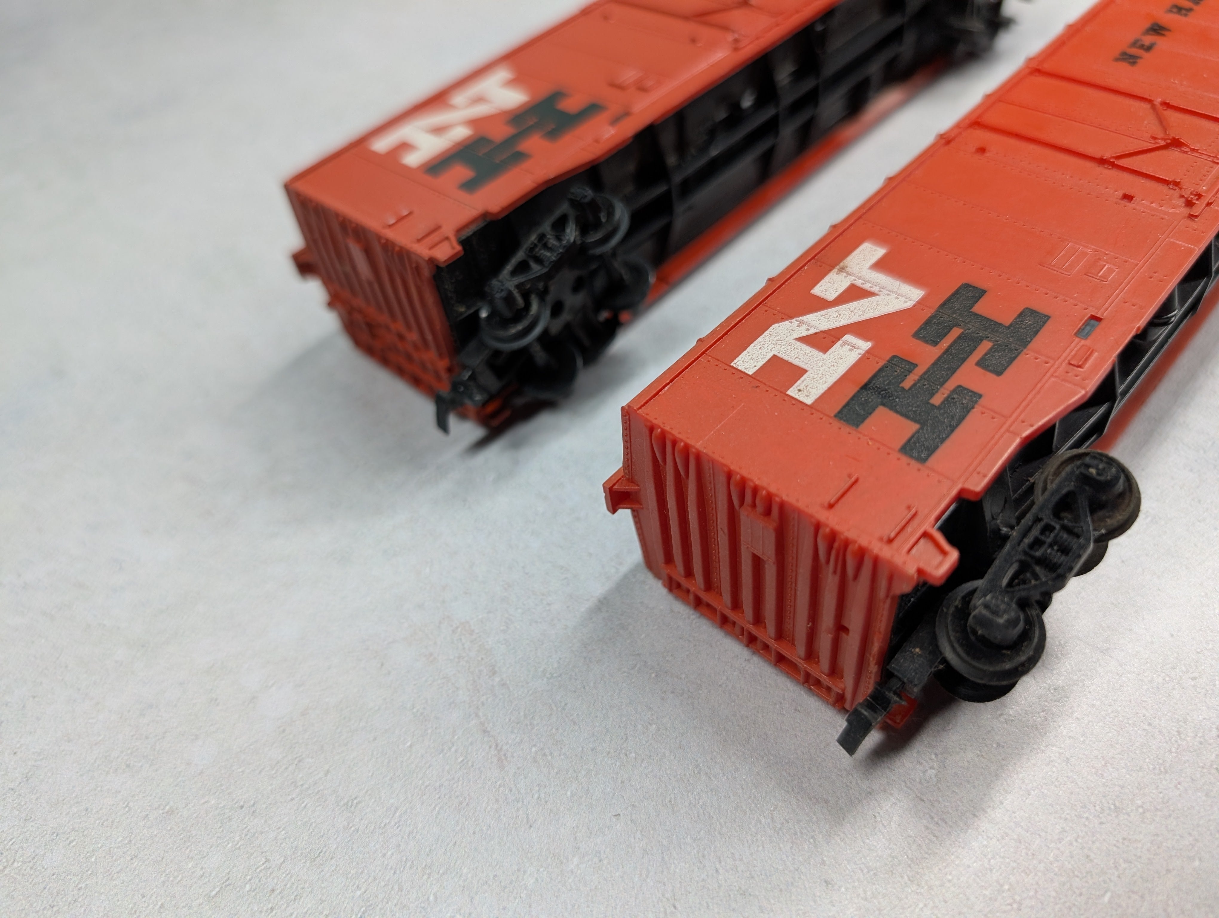 USED Tyco HO Scale 50' Box Cars New Haven NH #35688 (2 pcs)