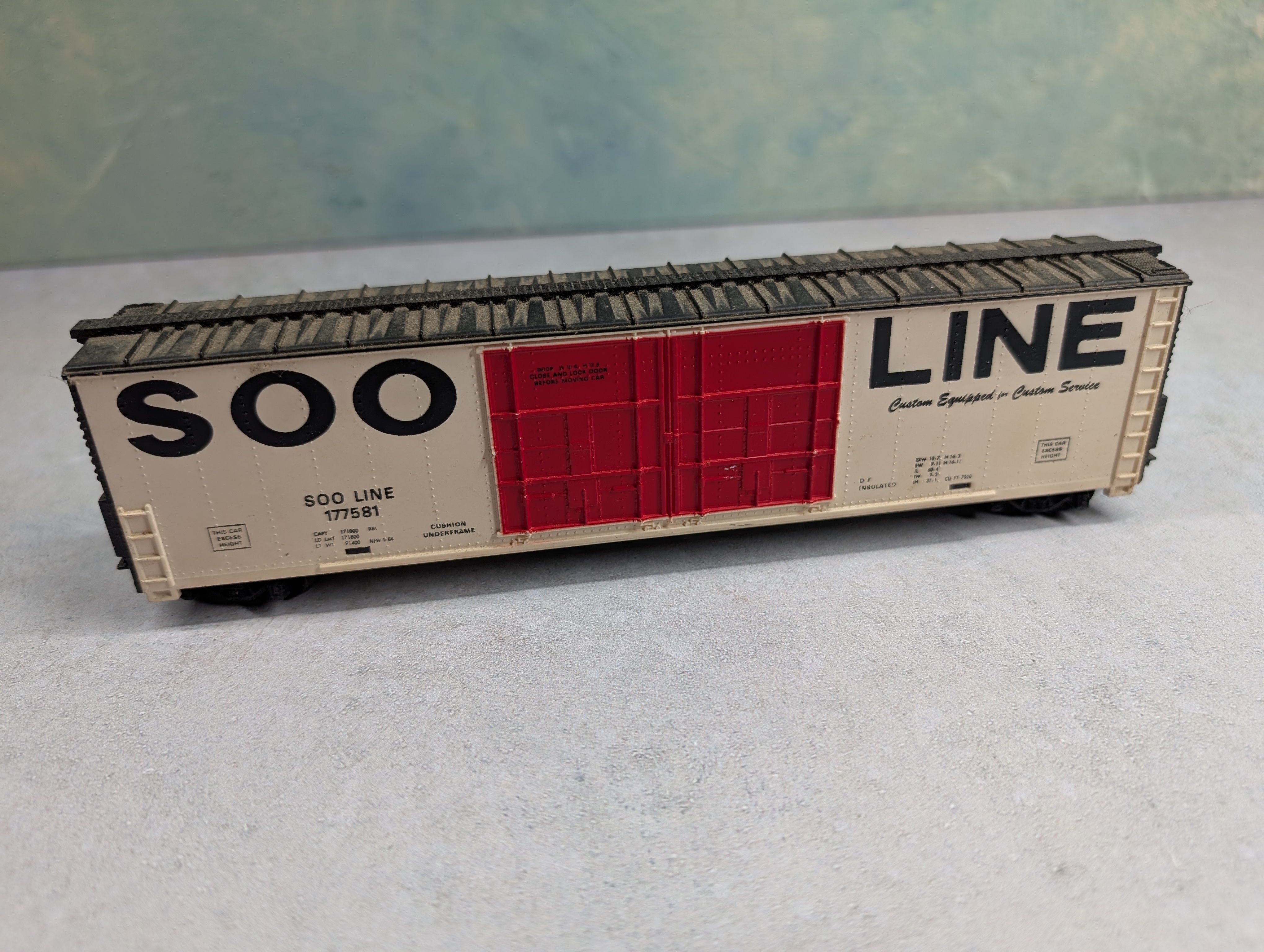 USED Tyco HO Scale 60' Box Car SOO Line #177581