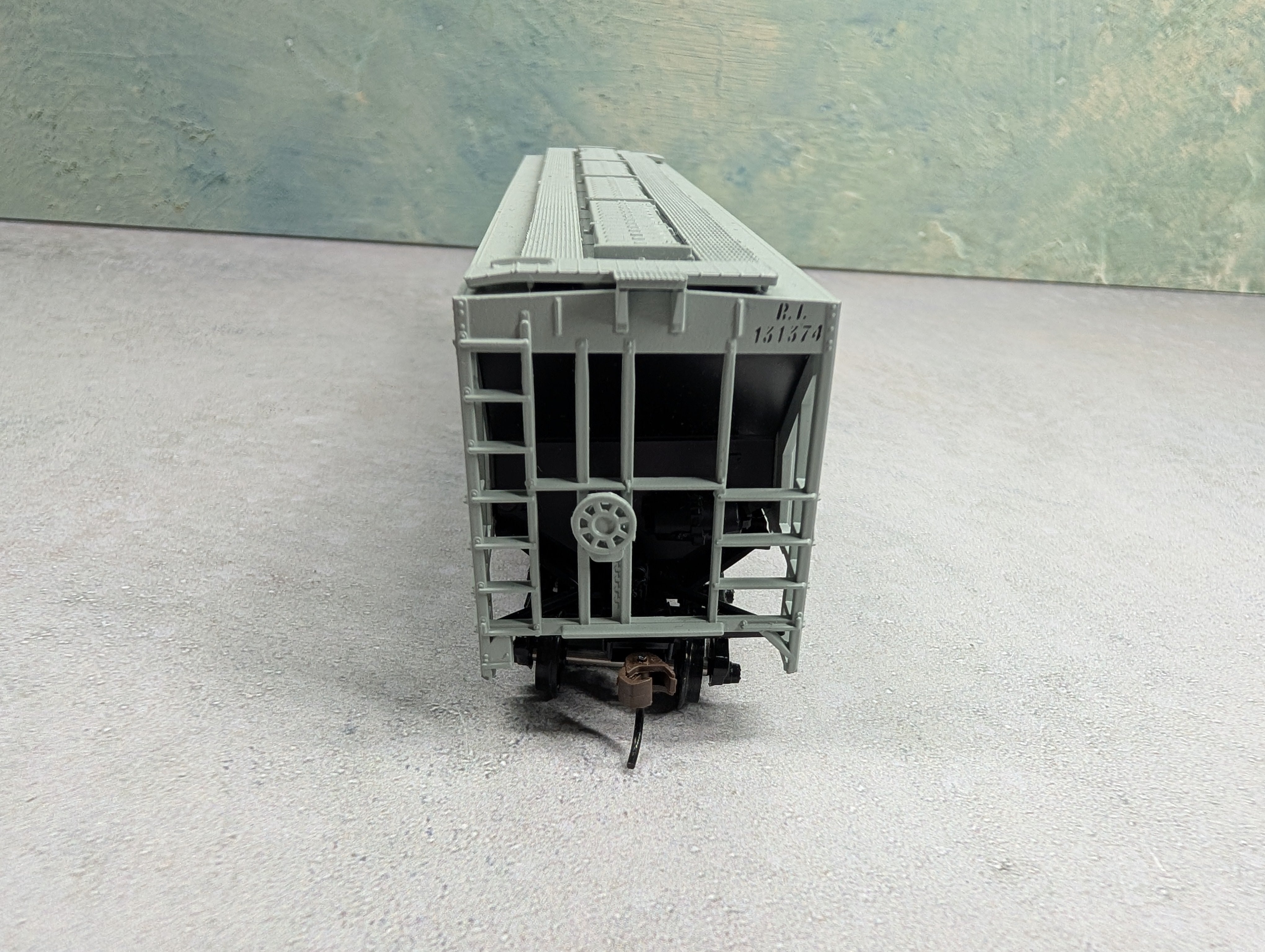 USED Athearn HO Scale 3 Bay Covered Hopper Rock Island RI #131374