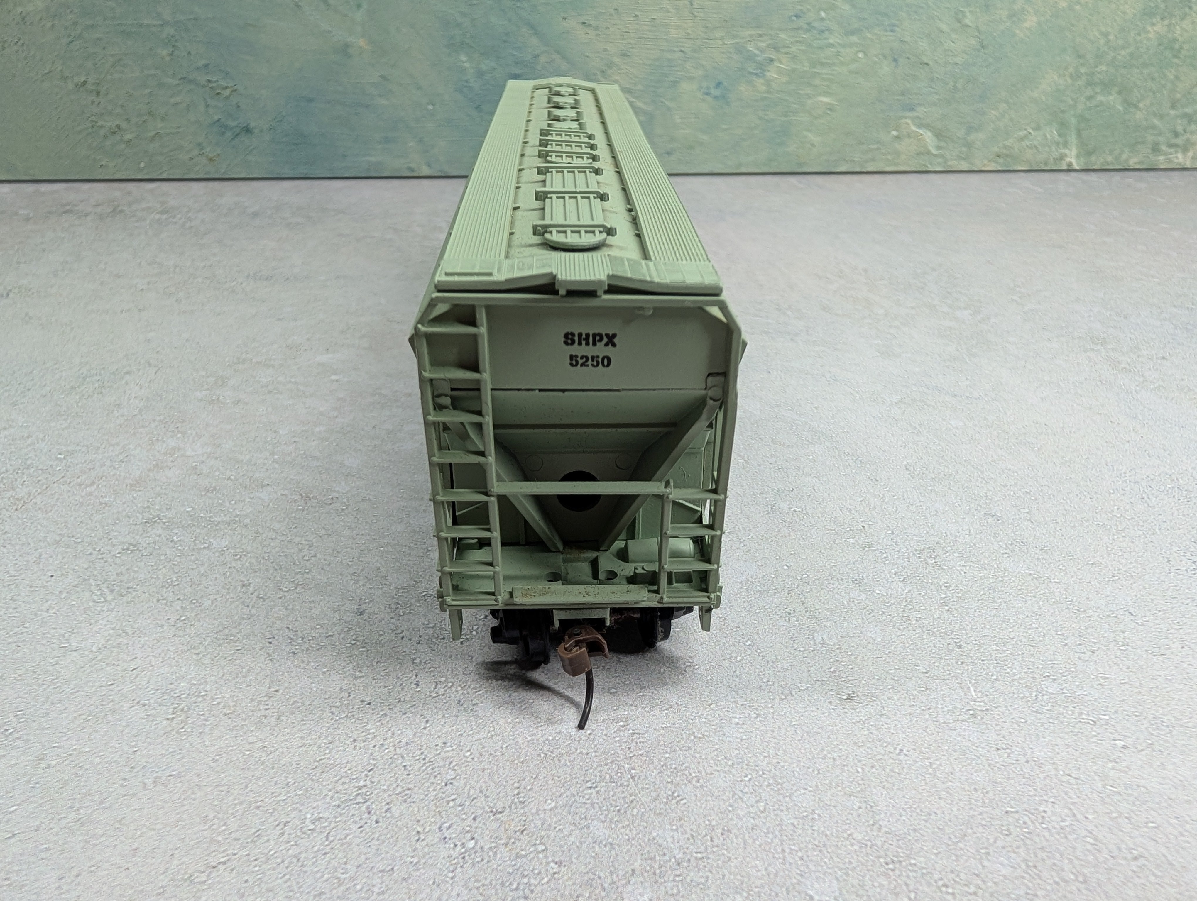 USED Athearn HO Scale ACF Centerflow 4 Bay Covered Hopper Diamond SHPX #5250