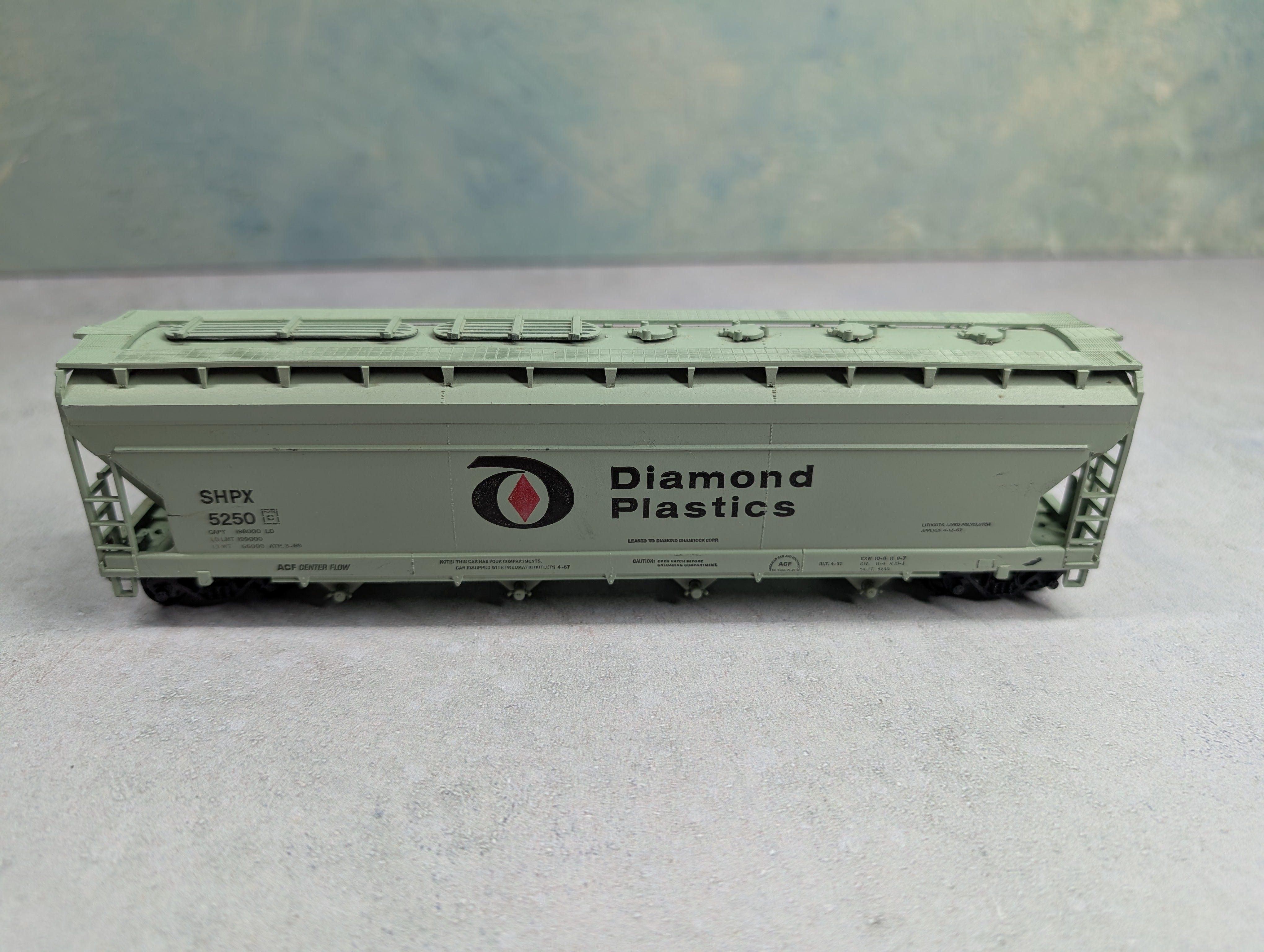 USED Athearn HO Scale ACF Centerflow 4 Bay Covered Hopper Diamond SHPX #5250