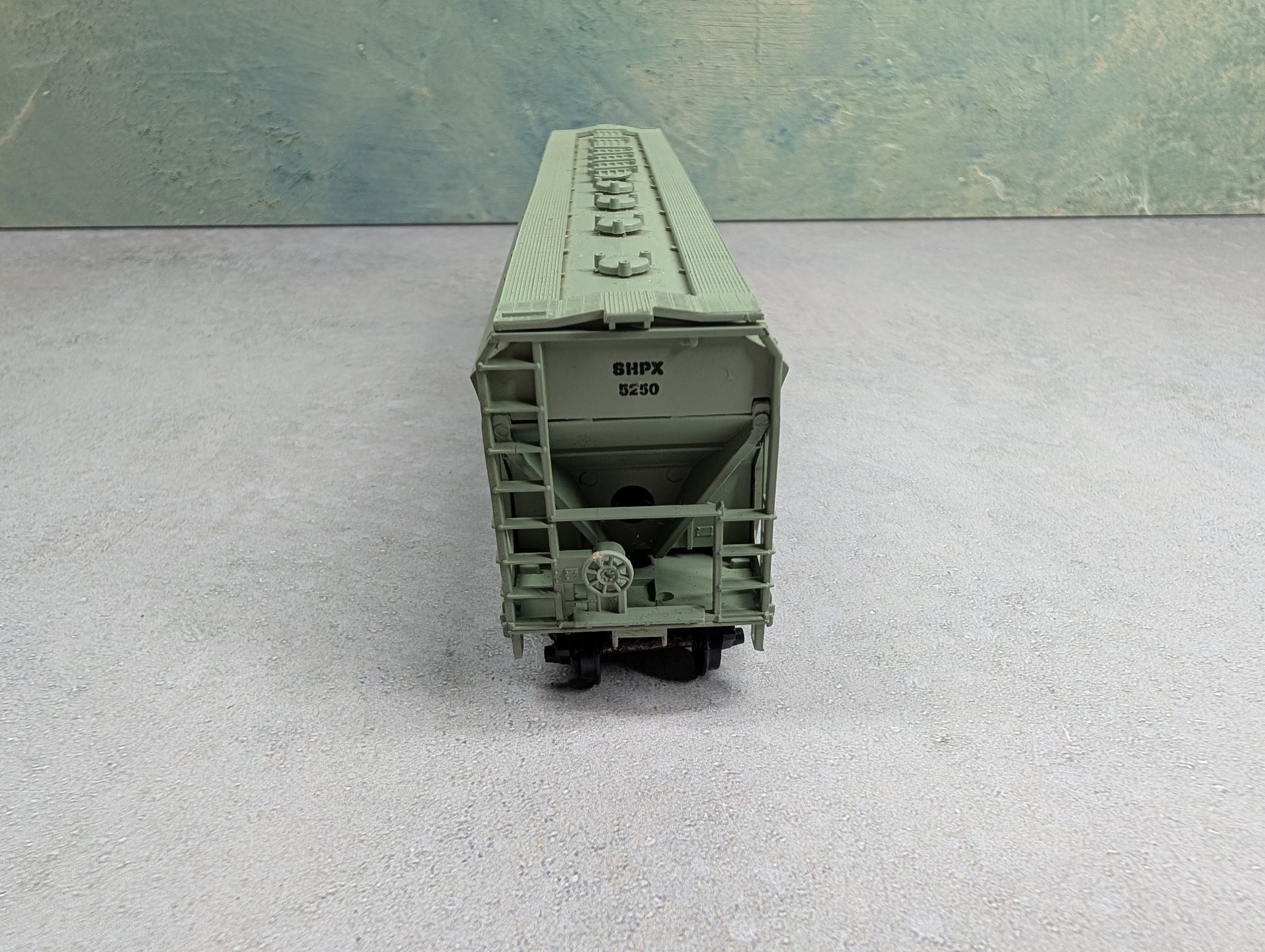 USED Athearn HO Scale ACF Centerflow 4 Bay Covered Hopper Diamond SHPX #5250