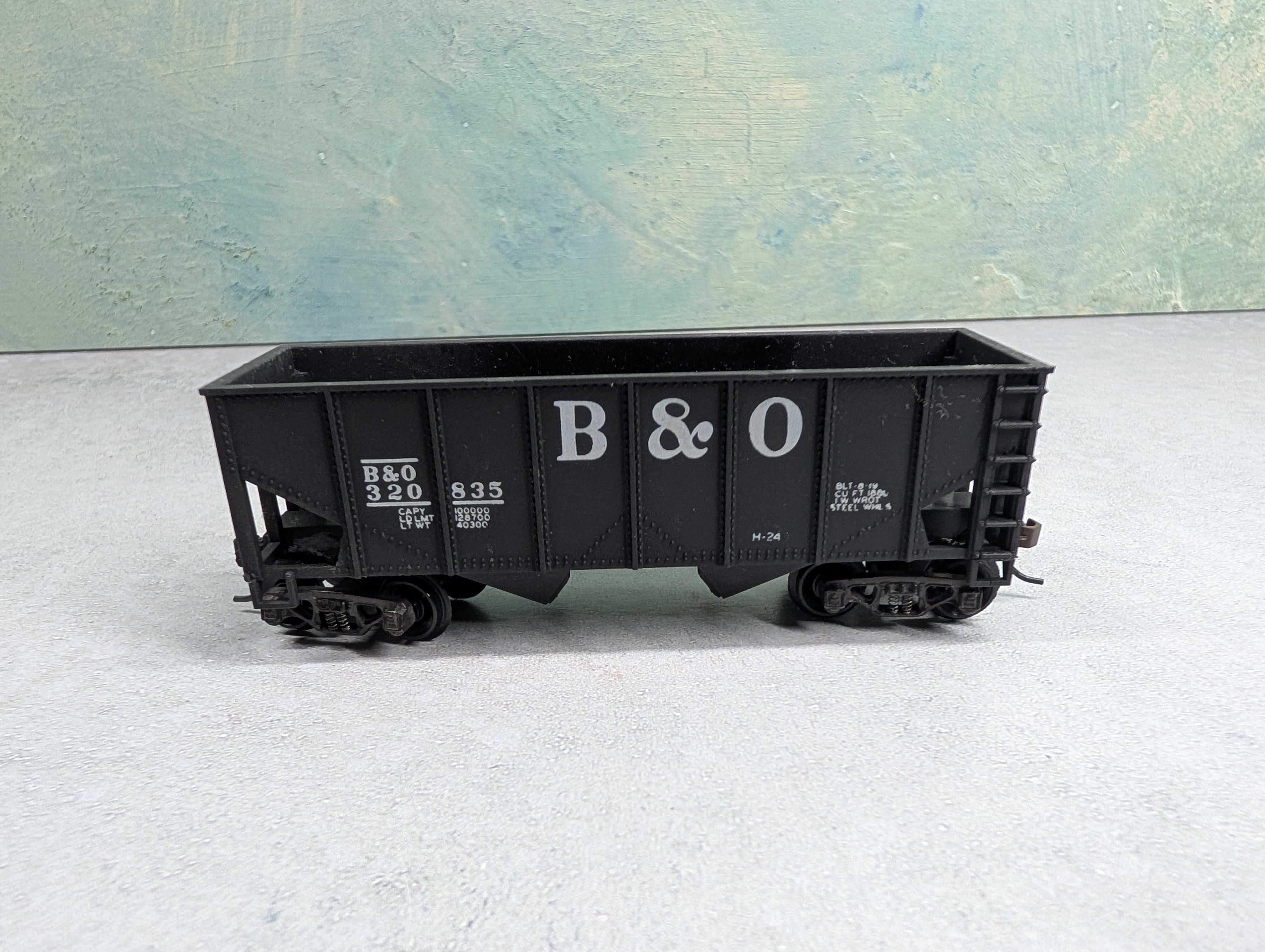 USED HO Scale 2 Bay Hopper Baltimore and Ohio B&O #320835