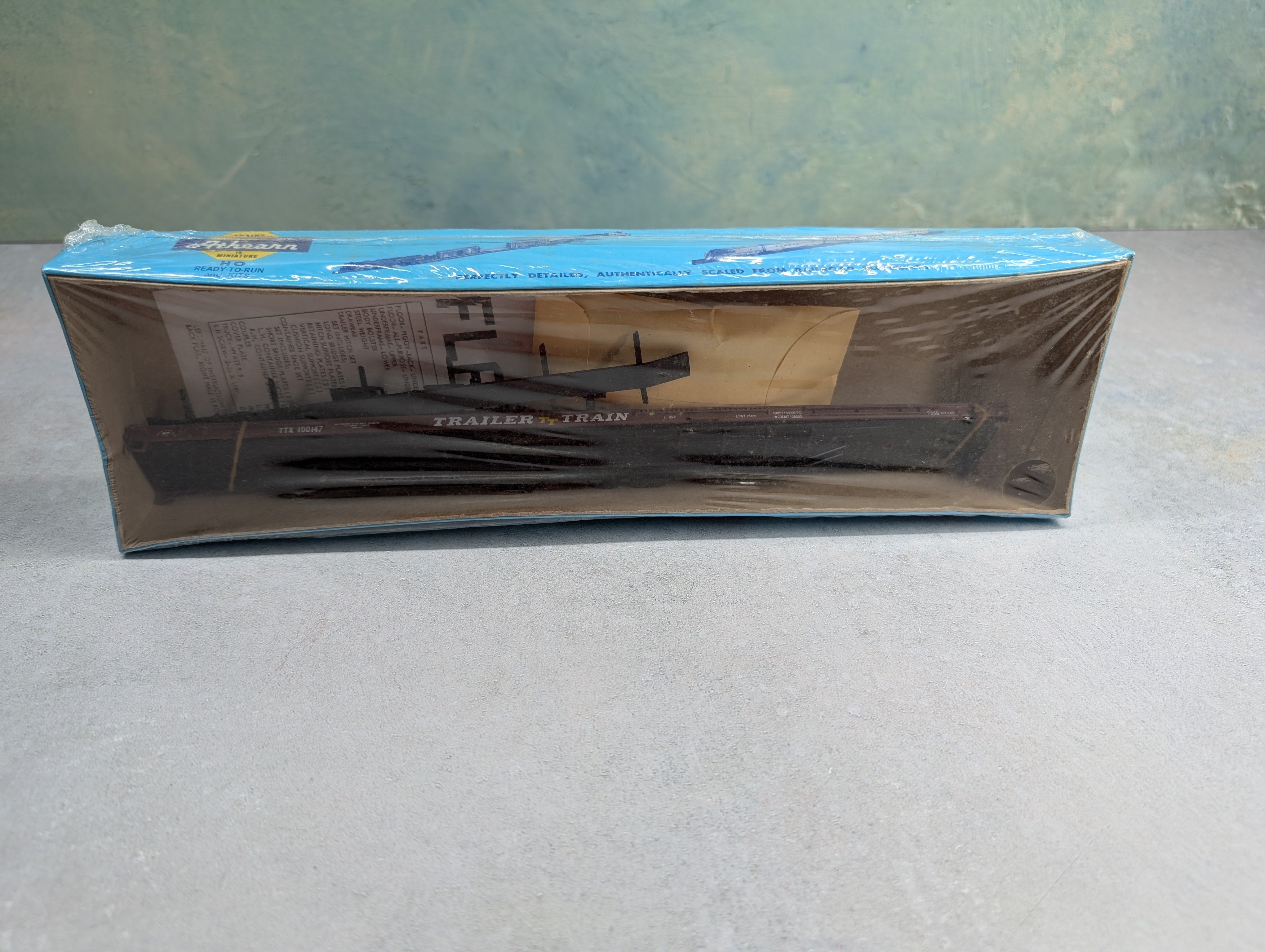 Athearn 2001 HO Scale 85' Flat Car Trailer Train TTX #100147 KIT