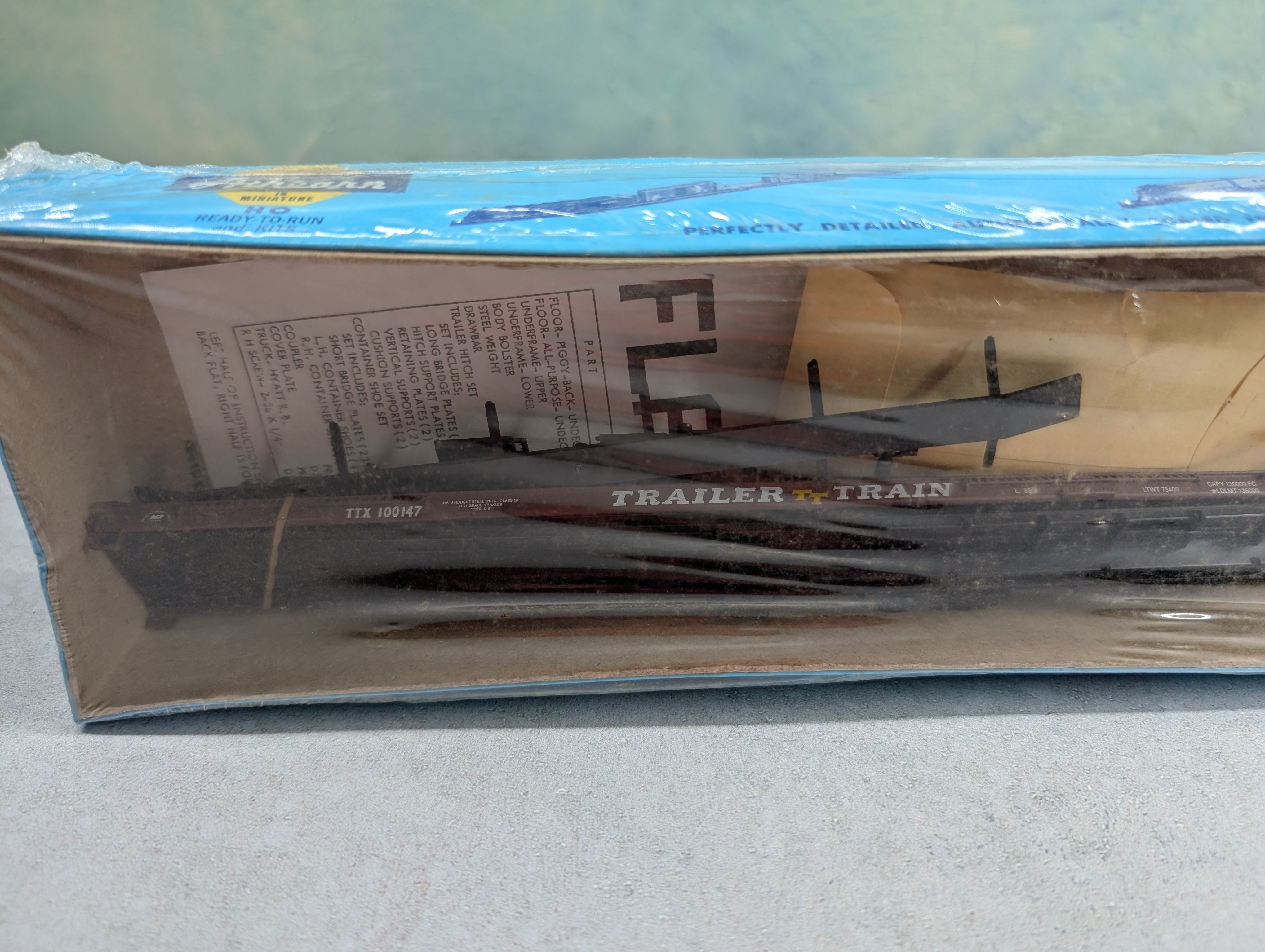 Athearn 2001 HO Scale 85' Flat Car Trailer Train TTX #100147 KIT