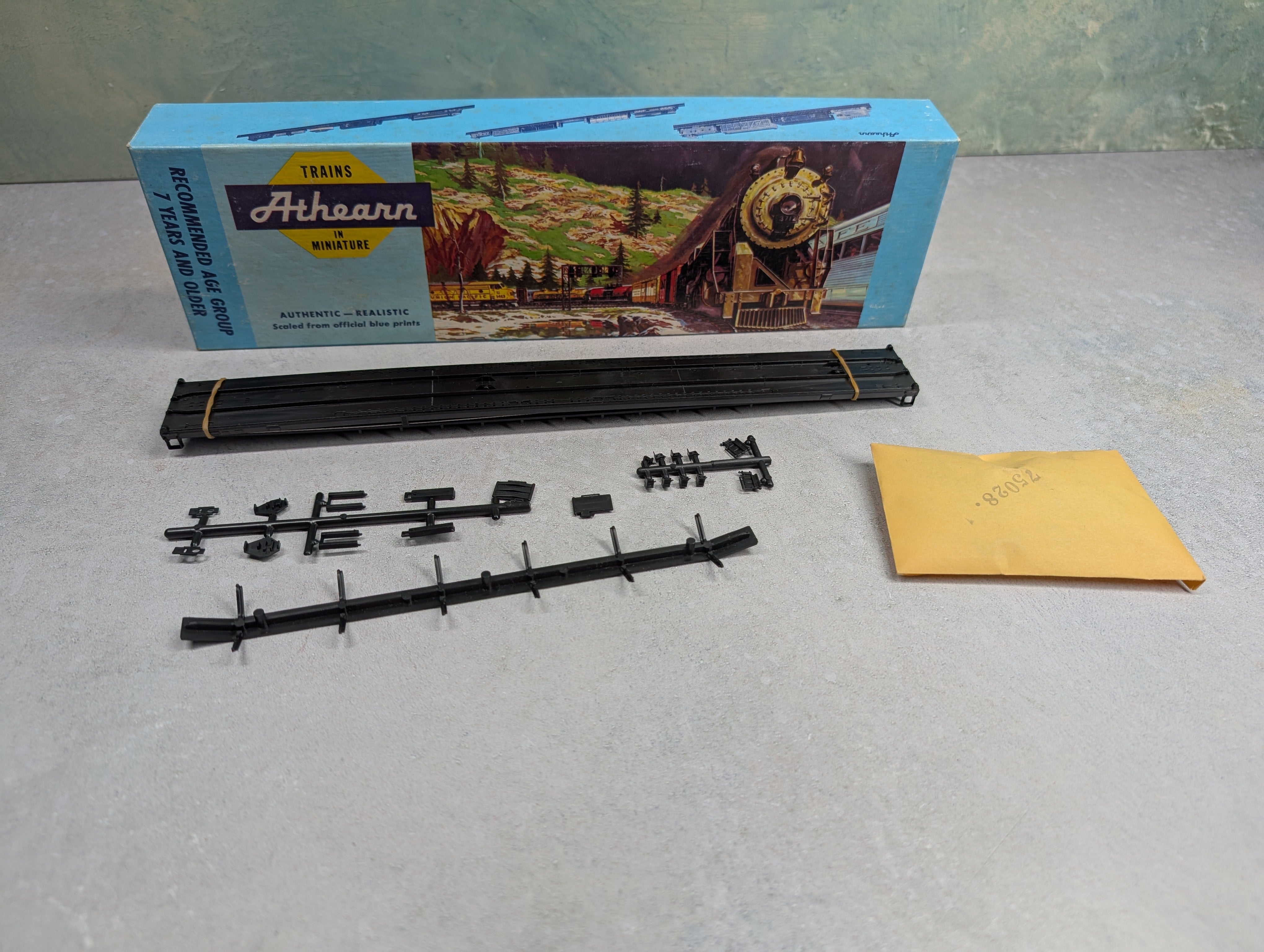 USED Athearn 2015 HO Scale 85' A/P Flat Car Undecorated Black KIT (4 pcs)