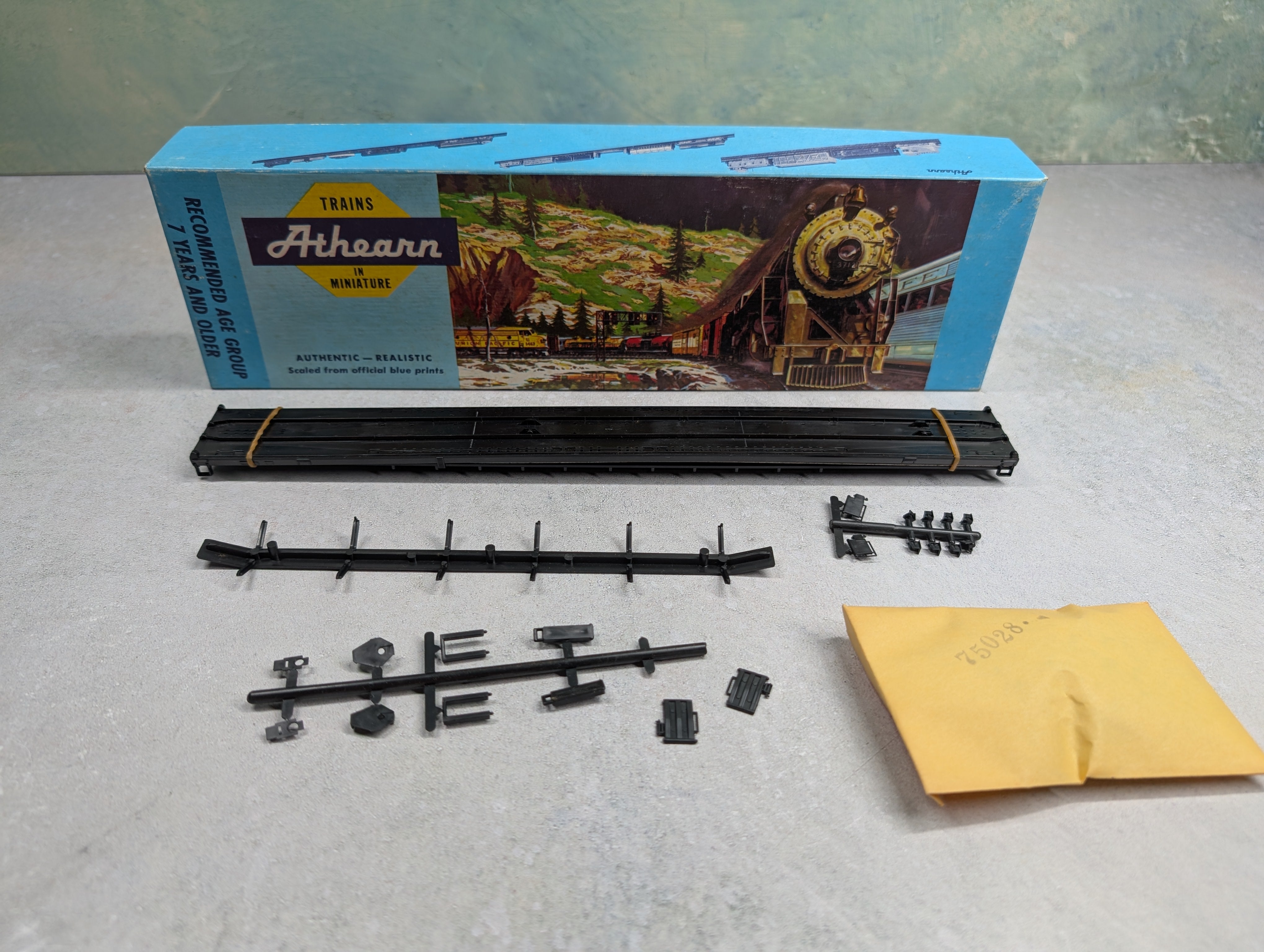 USED Athearn 2015 HO Scale 85' A/P Flat Car Undecorated Black KIT (4 pcs)