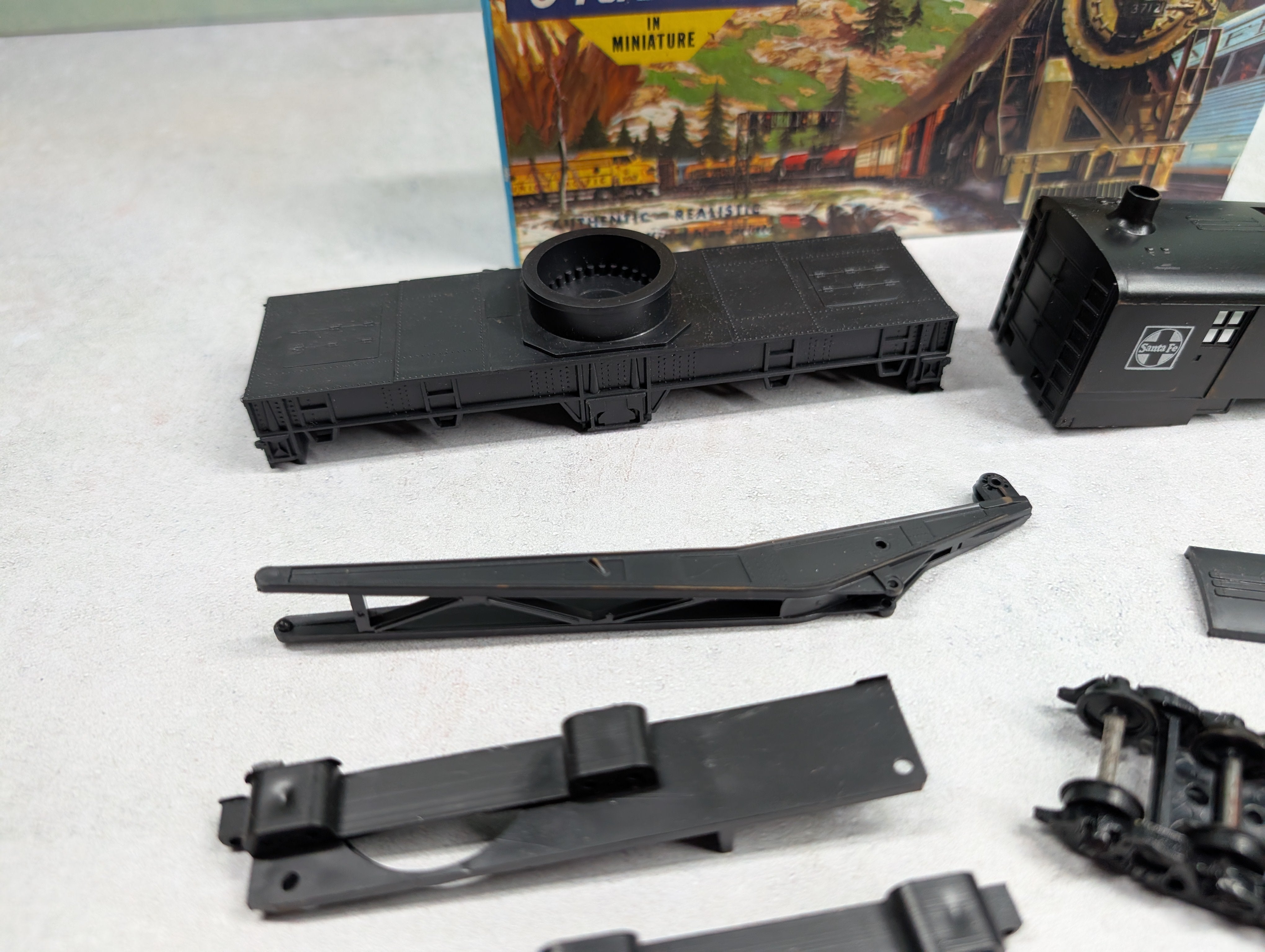 USED Athearn 1702 HO Scale 200-Ton Bucyrus Erie Crane Santa Fe KIT