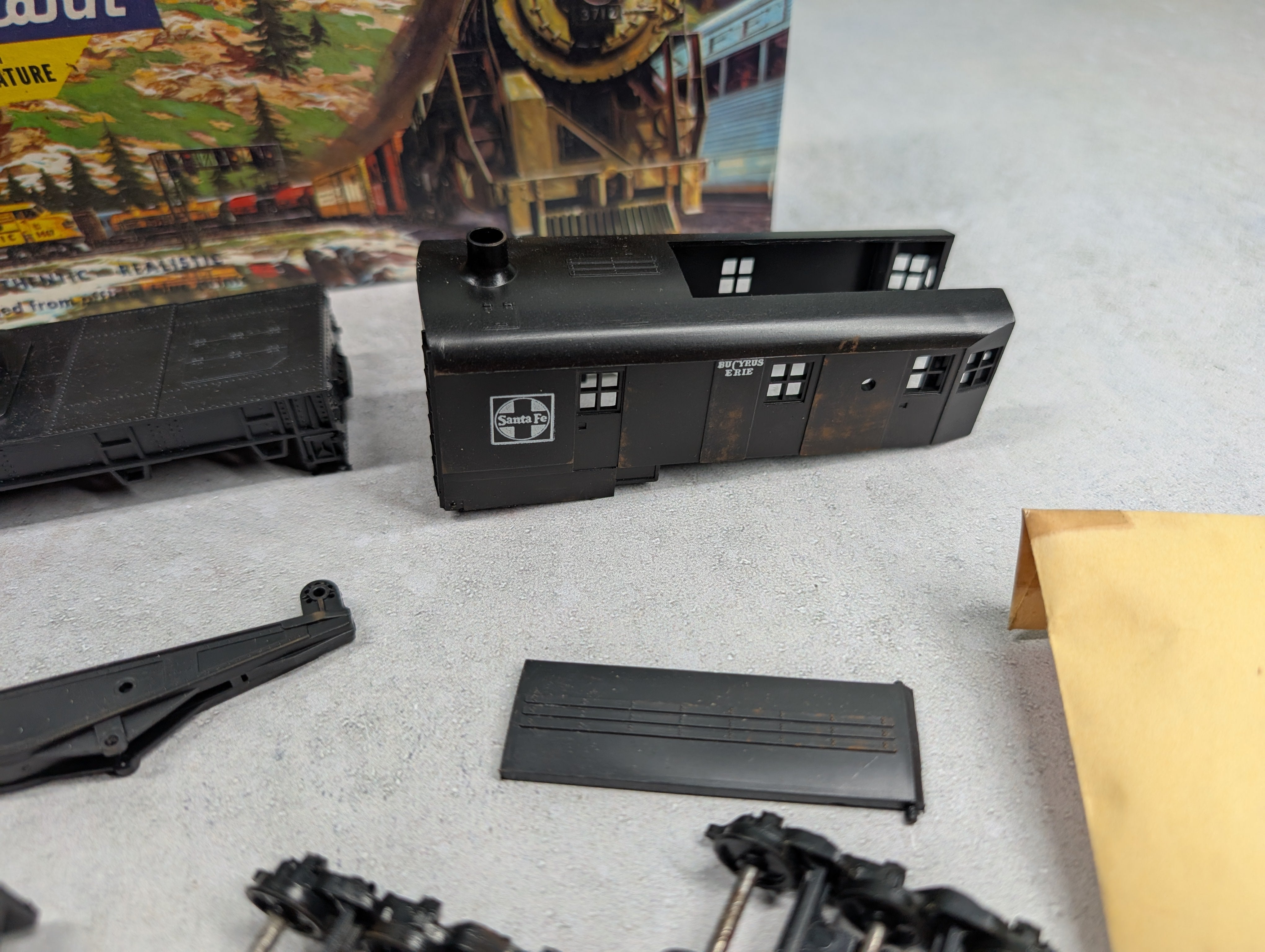 USED Athearn 1702 HO Scale 200-Ton Bucyrus Erie Crane Santa Fe KIT