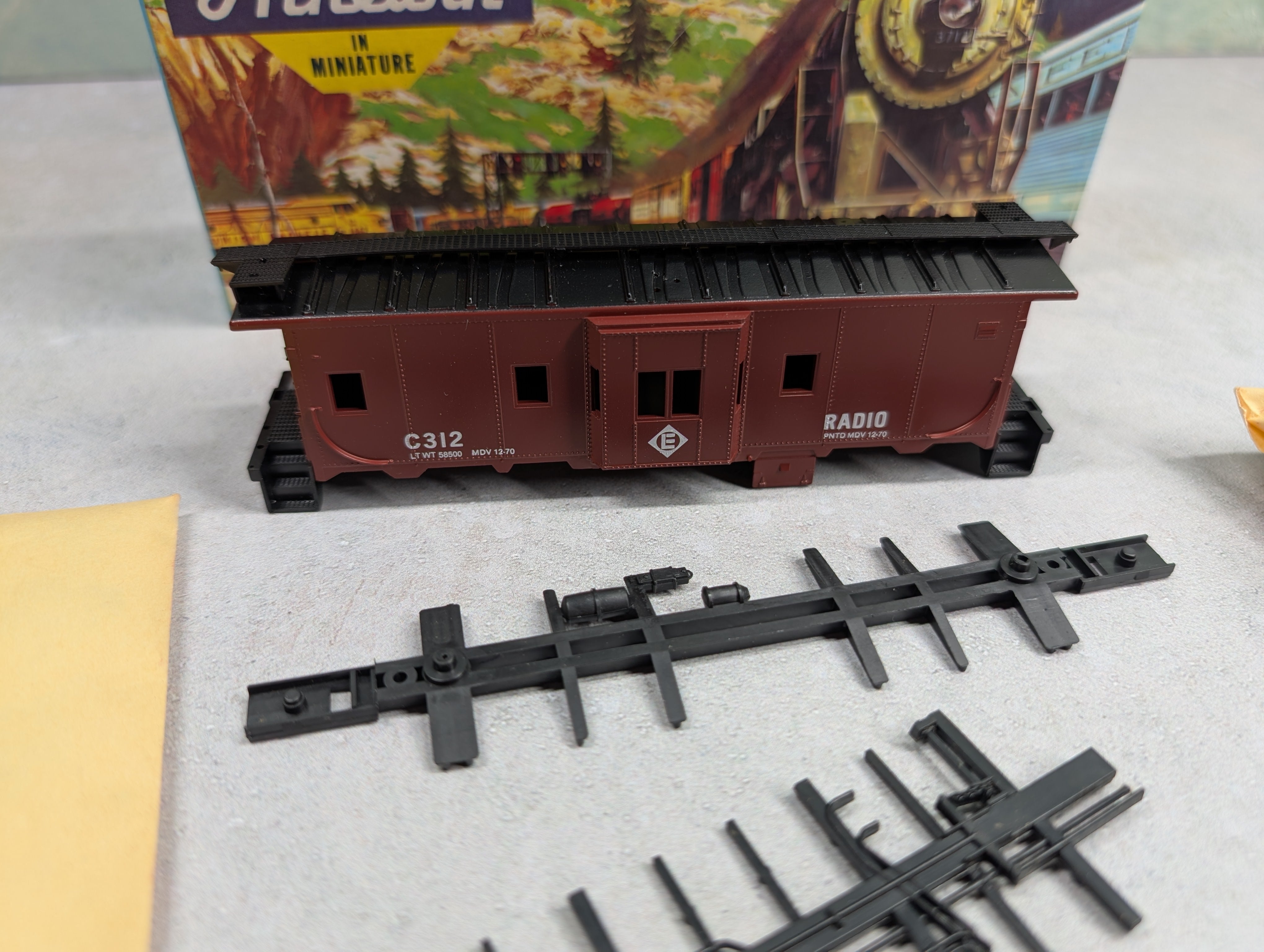 USED Athearn 861 HO Scale Bay Window Caboose Erie Lackawanna #C312 Bev-Bel KIT
