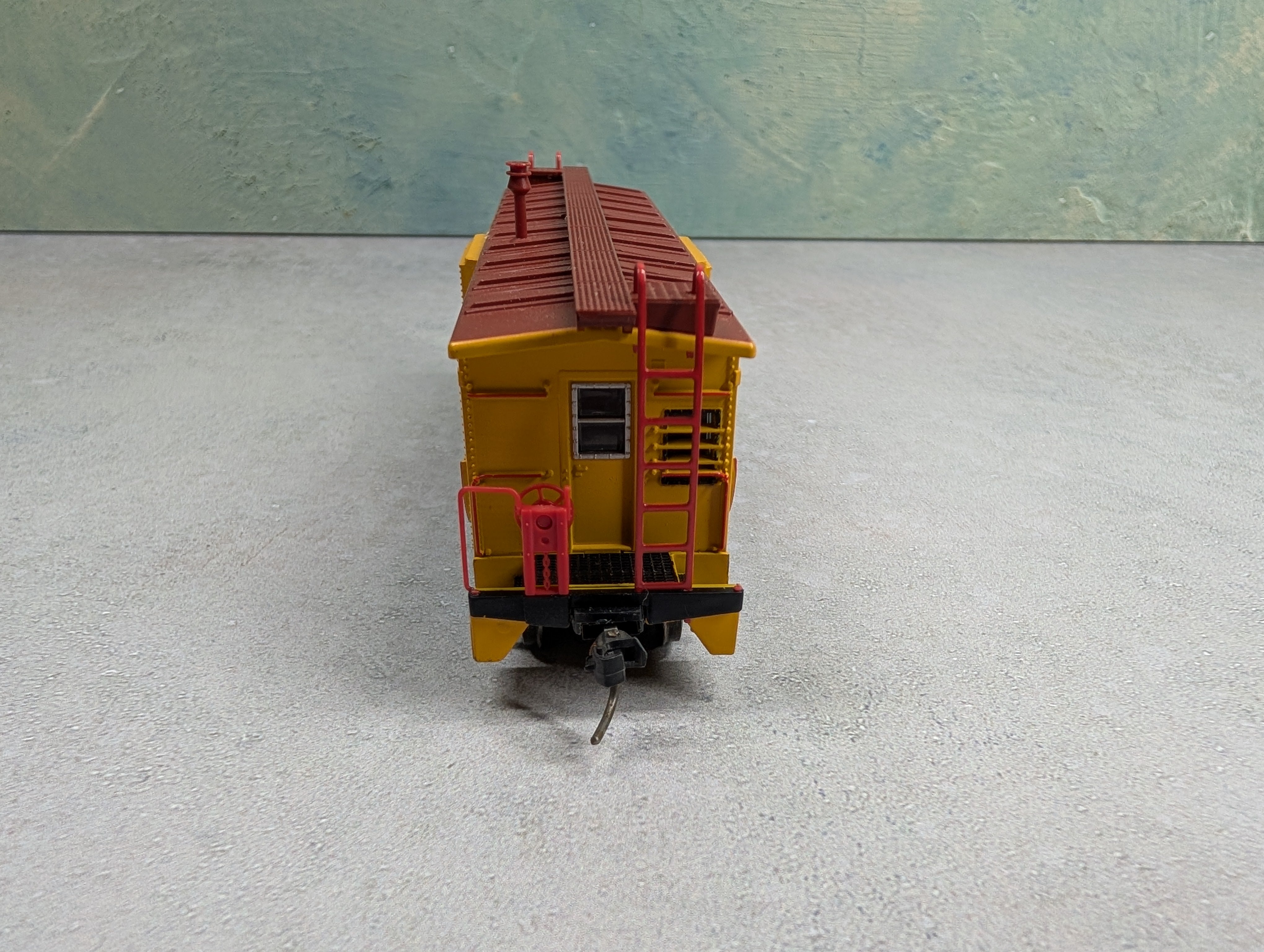 USED Athearn 1252 HO Scale Bay Window Caboose Union Pacific UP #24592