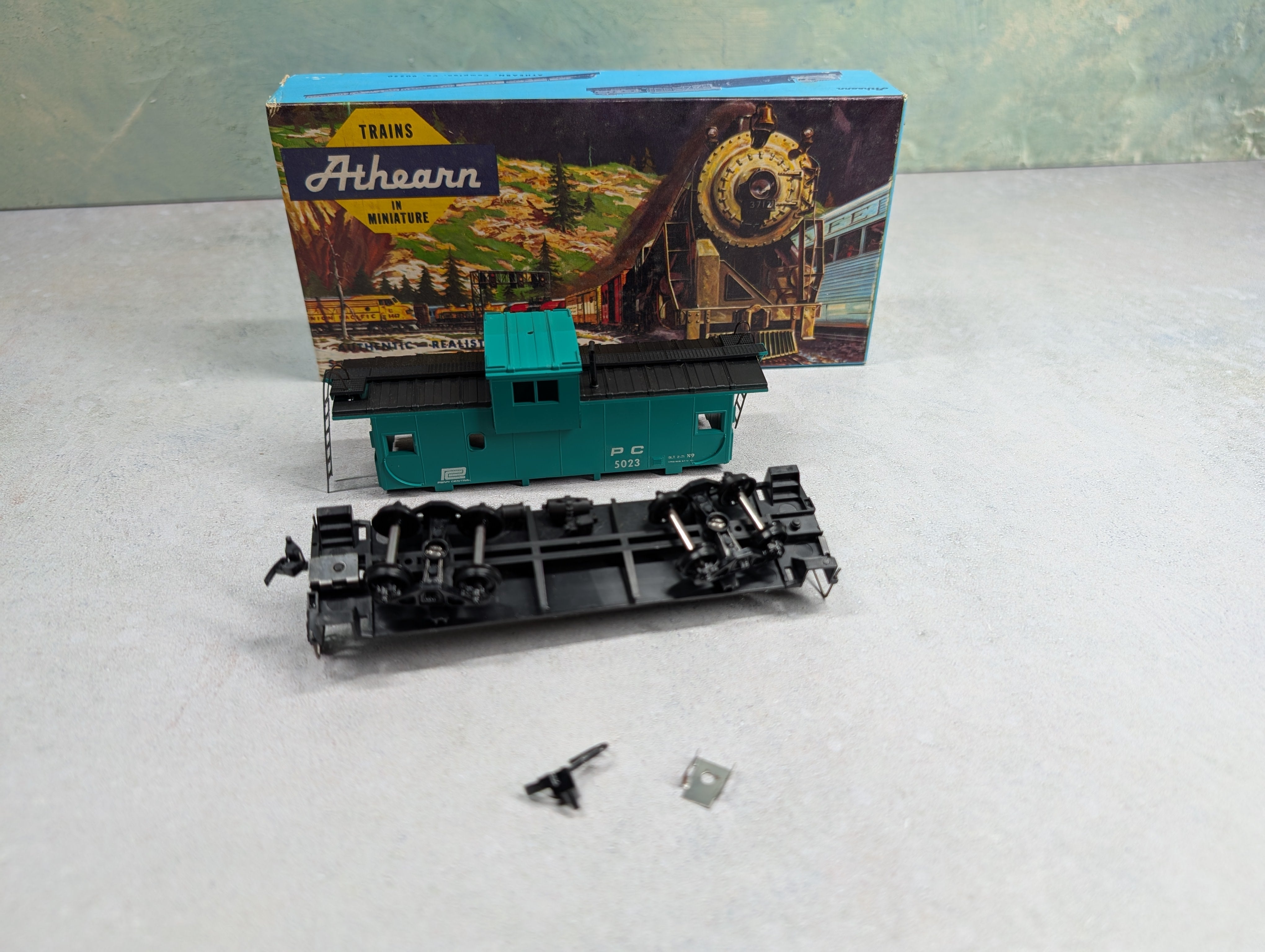 USED Athearn HO Scale Wide Vision Caboose Penn Central PC #5023