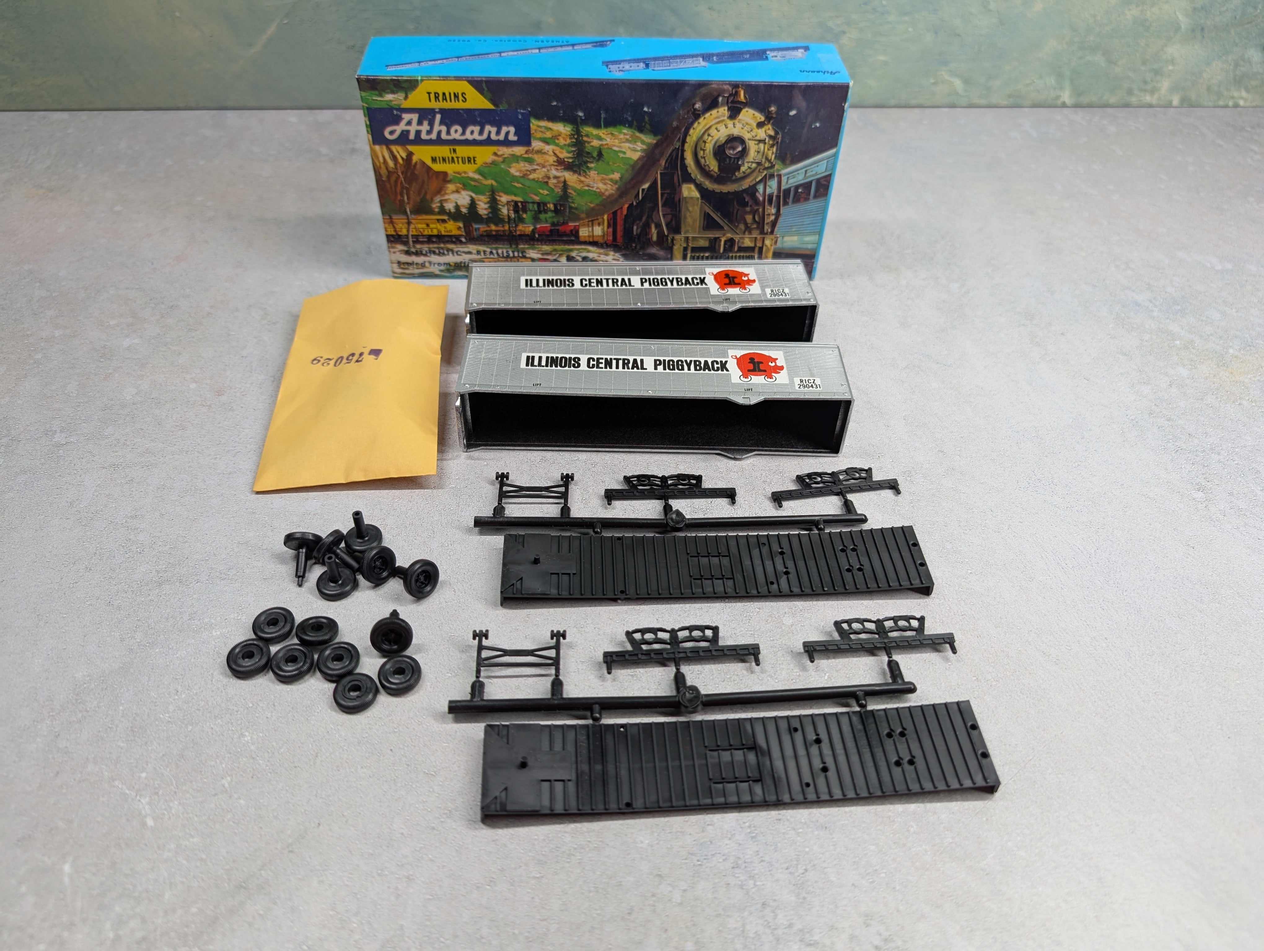 USED Athearn 5153 HO Scale 40' Trailer Illinois Central RICZ #290431 Piggyback KIT (2 pcs)