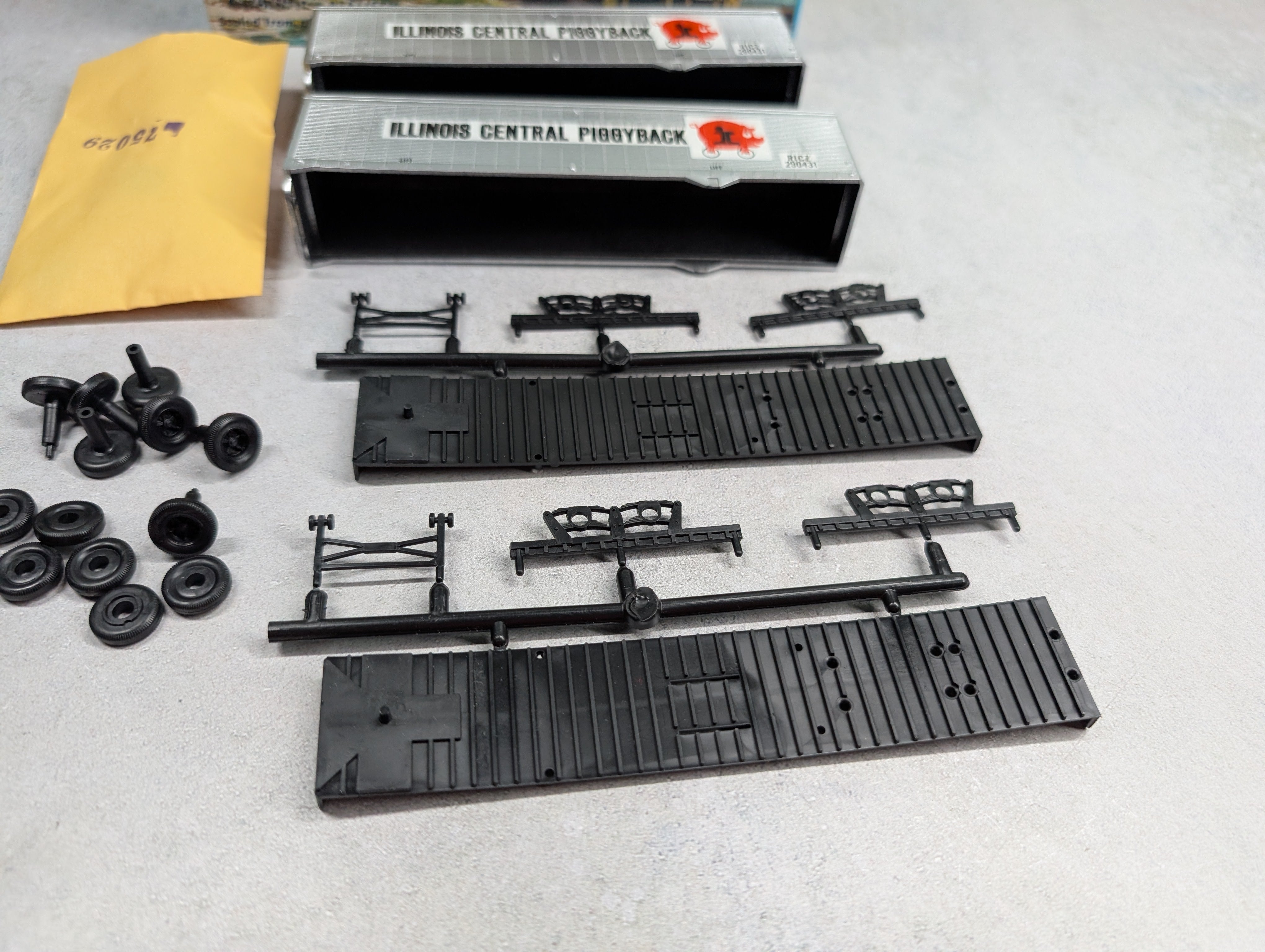 USED Athearn 5153 HO Scale 40' Trailer Illinois Central RICZ #290431 Piggyback KIT (2 pcs)