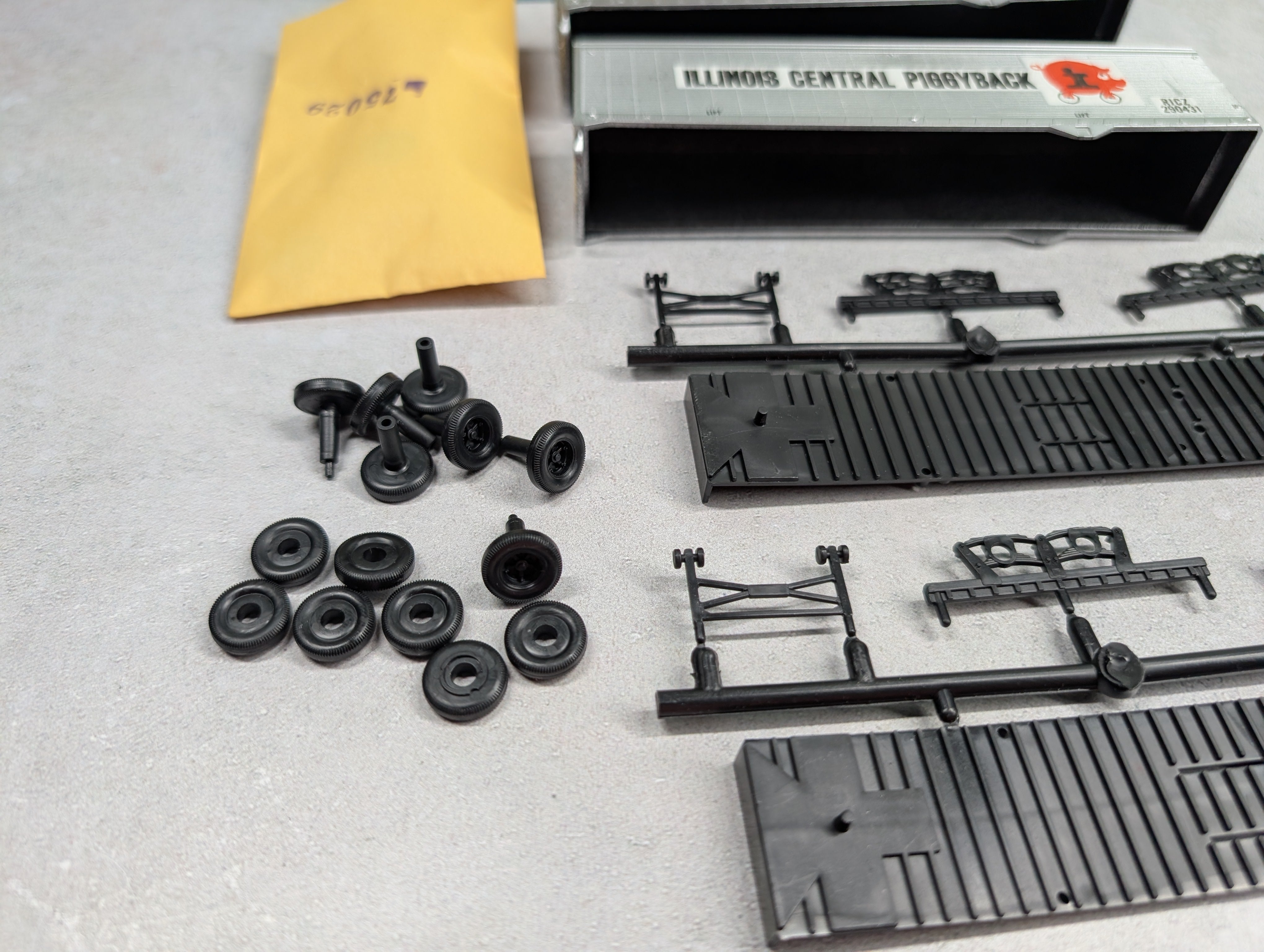 USED Athearn 5153 HO Scale 40' Trailer Illinois Central RICZ #290431 Piggyback KIT (2 pcs)