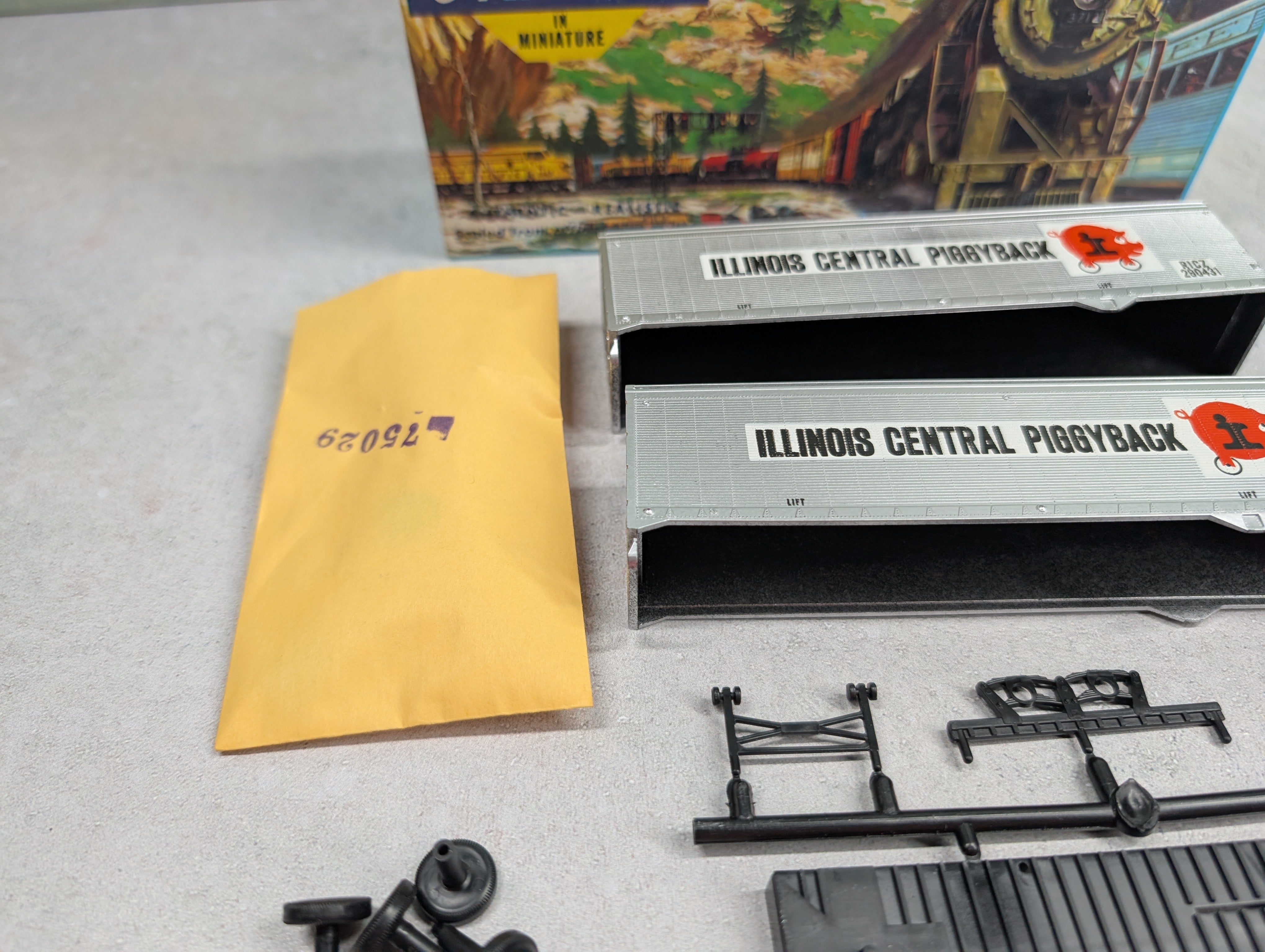 USED Athearn 5153 HO Scale 40' Trailer Illinois Central RICZ #290431 Piggyback KIT (2 pcs)